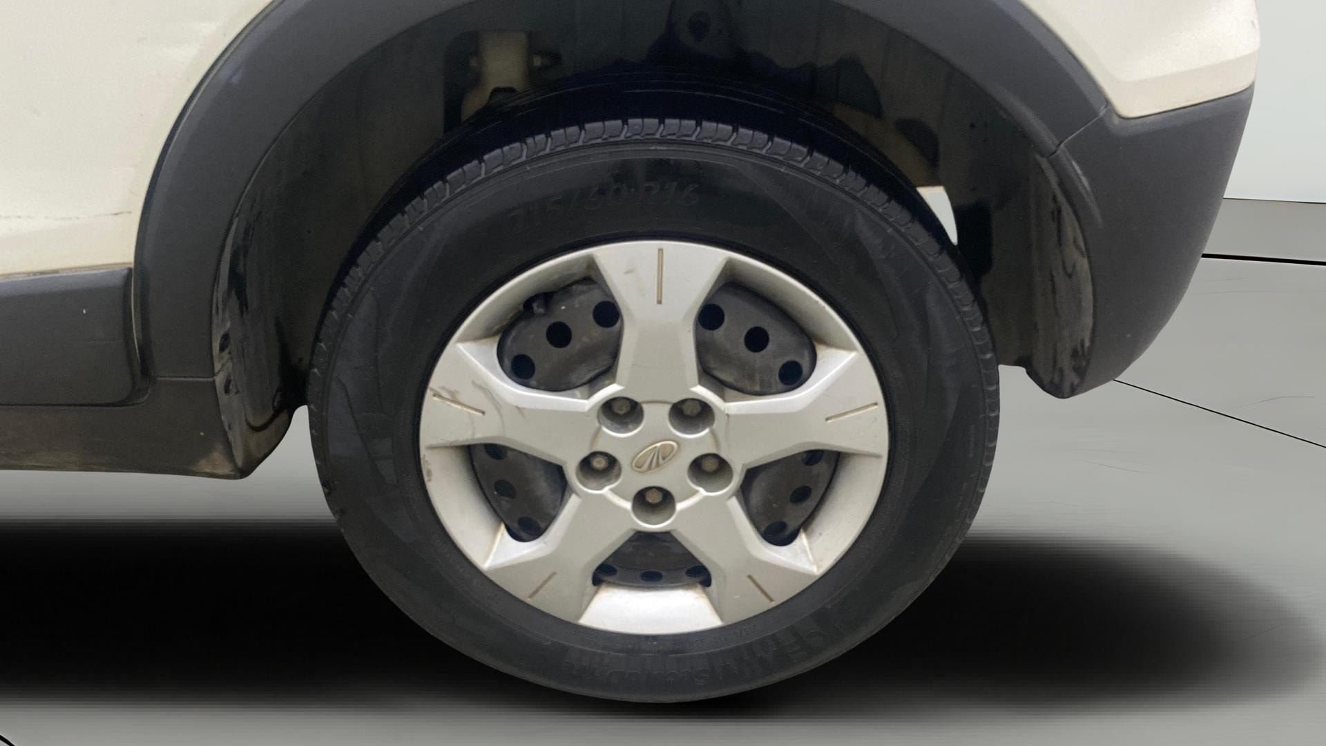 View 2019 Mahindra XUV300 W4 Petrol BS IV Image 7 Used 2019 Mahindra XUV300 W4 Petrol BS IV Image 7