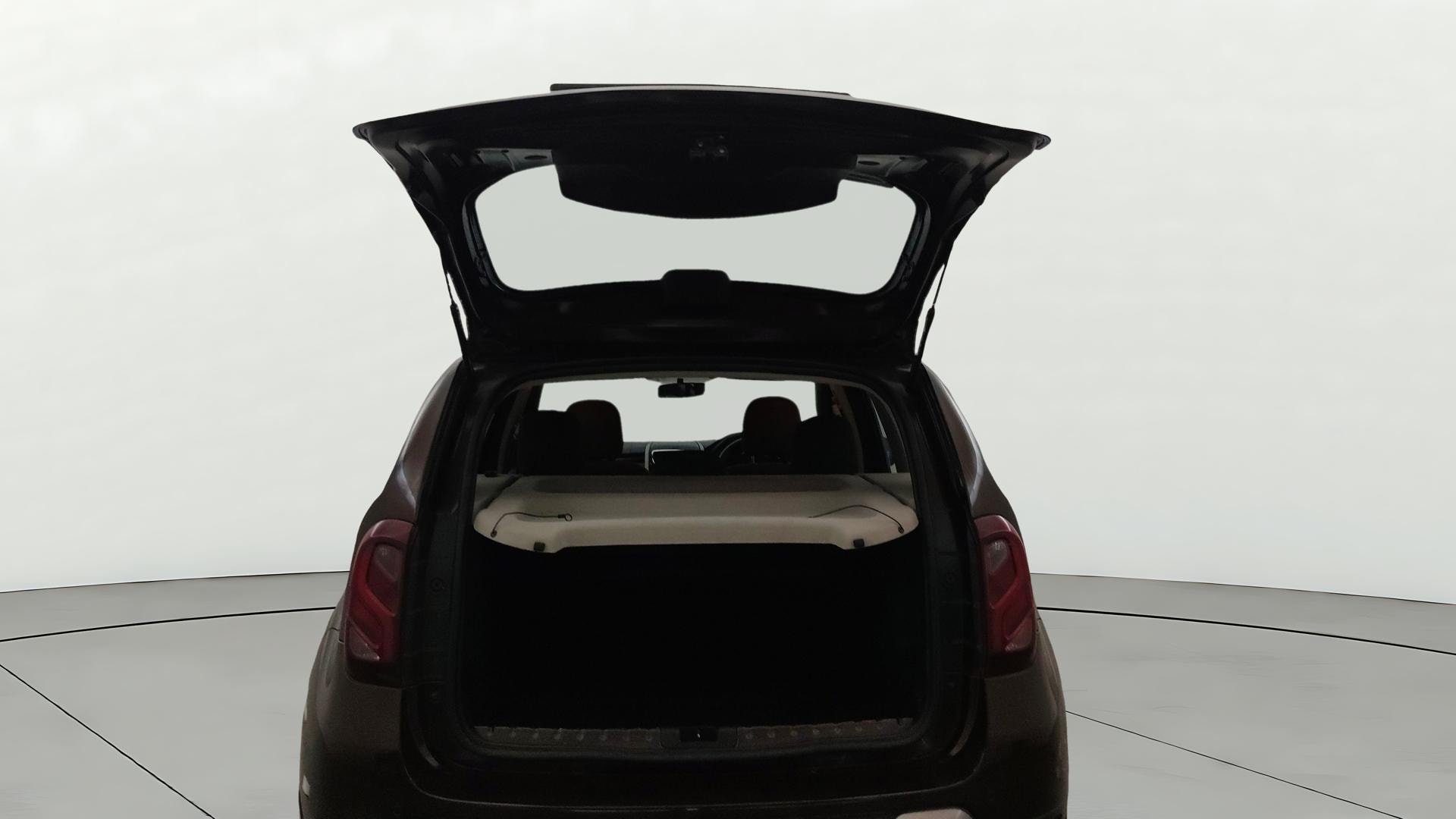 View 2021 Renault Duster Petrol RXZ Image 16 Used 2021 Renault Duster Petrol RXZ Image 16
