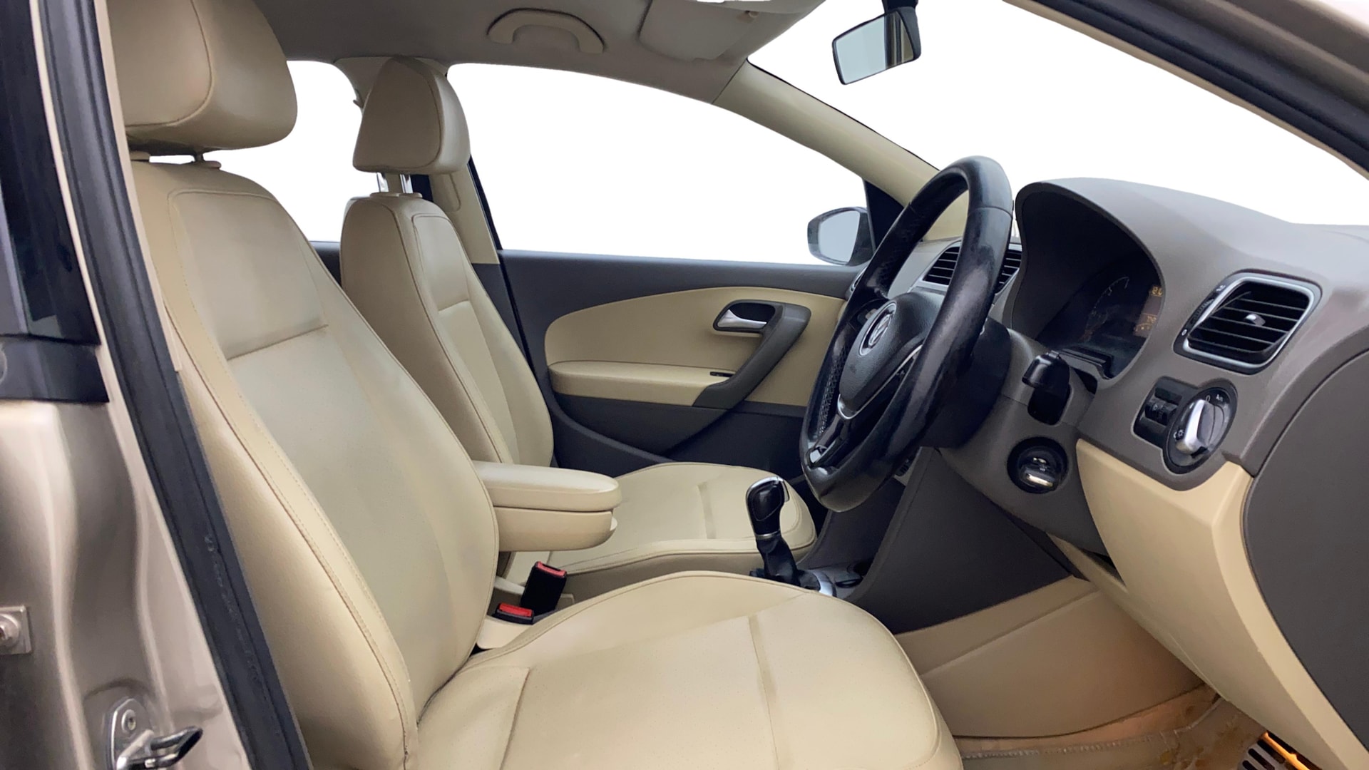 View 2015 Volkswagen Vento 1.2 L TSI Comfortline Petrol AT Image 18 Used 2015 Volkswagen Vento 1.2 L TSI Comfortline Petrol AT Image 18