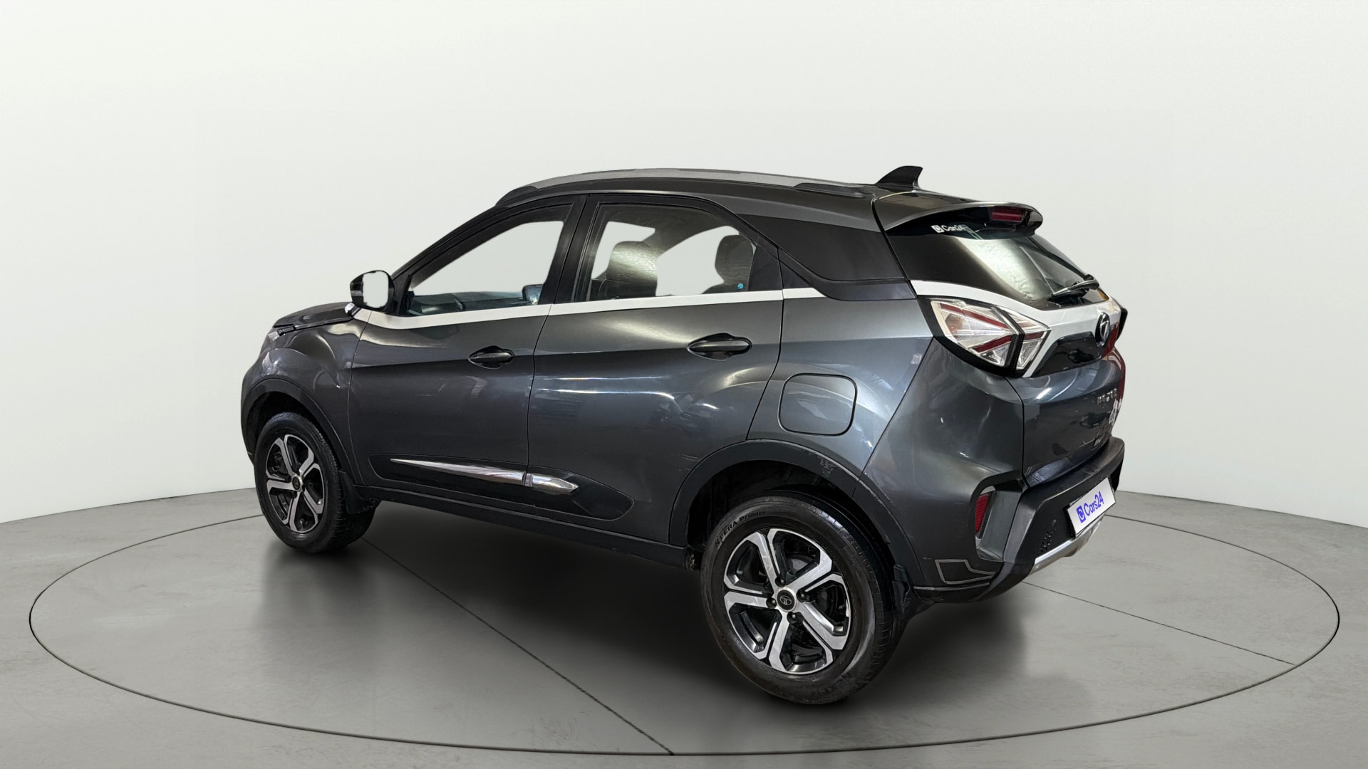 View 2022 Tata Nexon Revotron XE Image 2 Used 2022 Tata Nexon Revotron XE Image 2