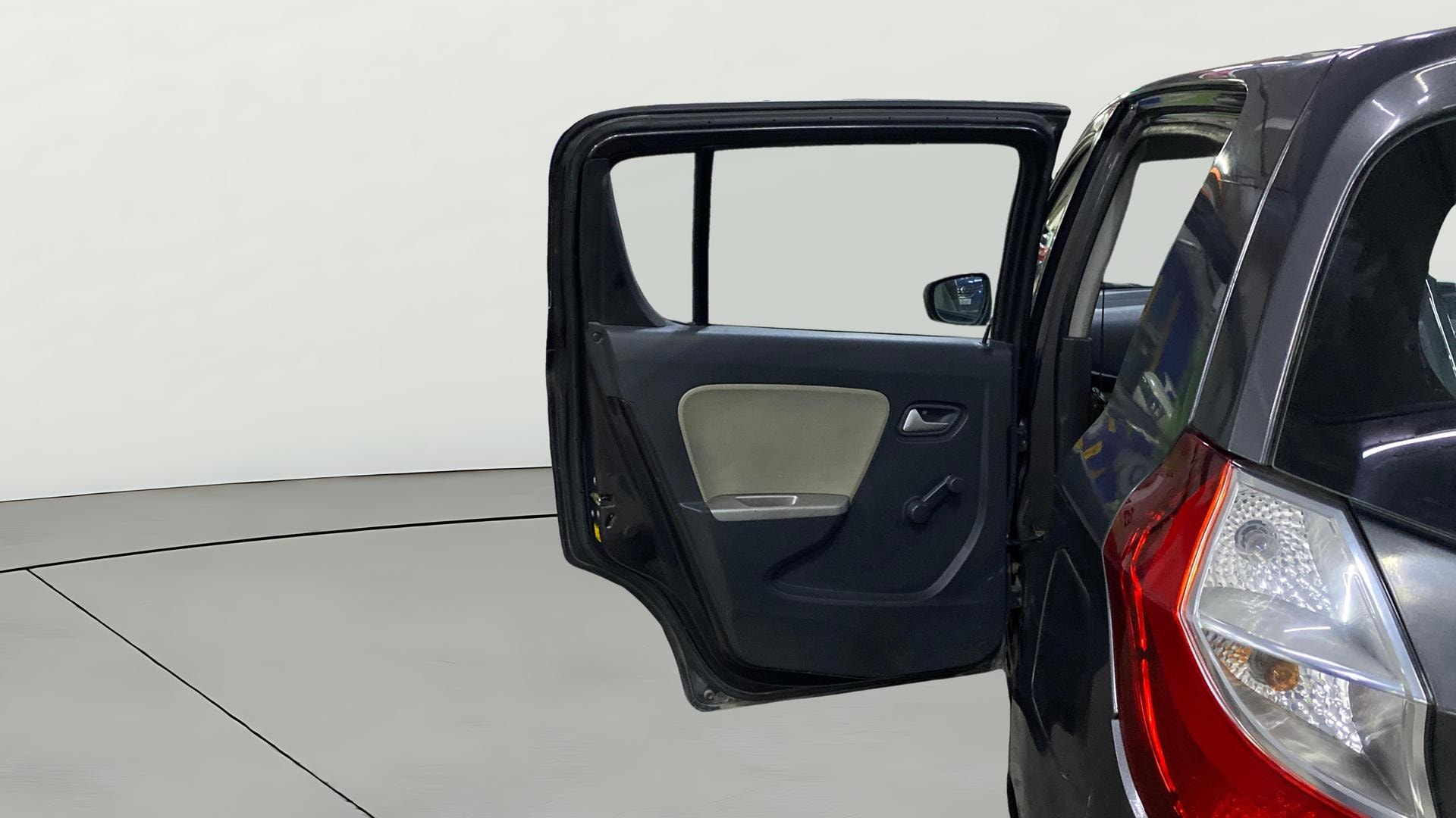 View 2015 Maruti Suzuki Alto K10 LX Image 14 Used 2015 Maruti Suzuki Alto K10 LX Image 14