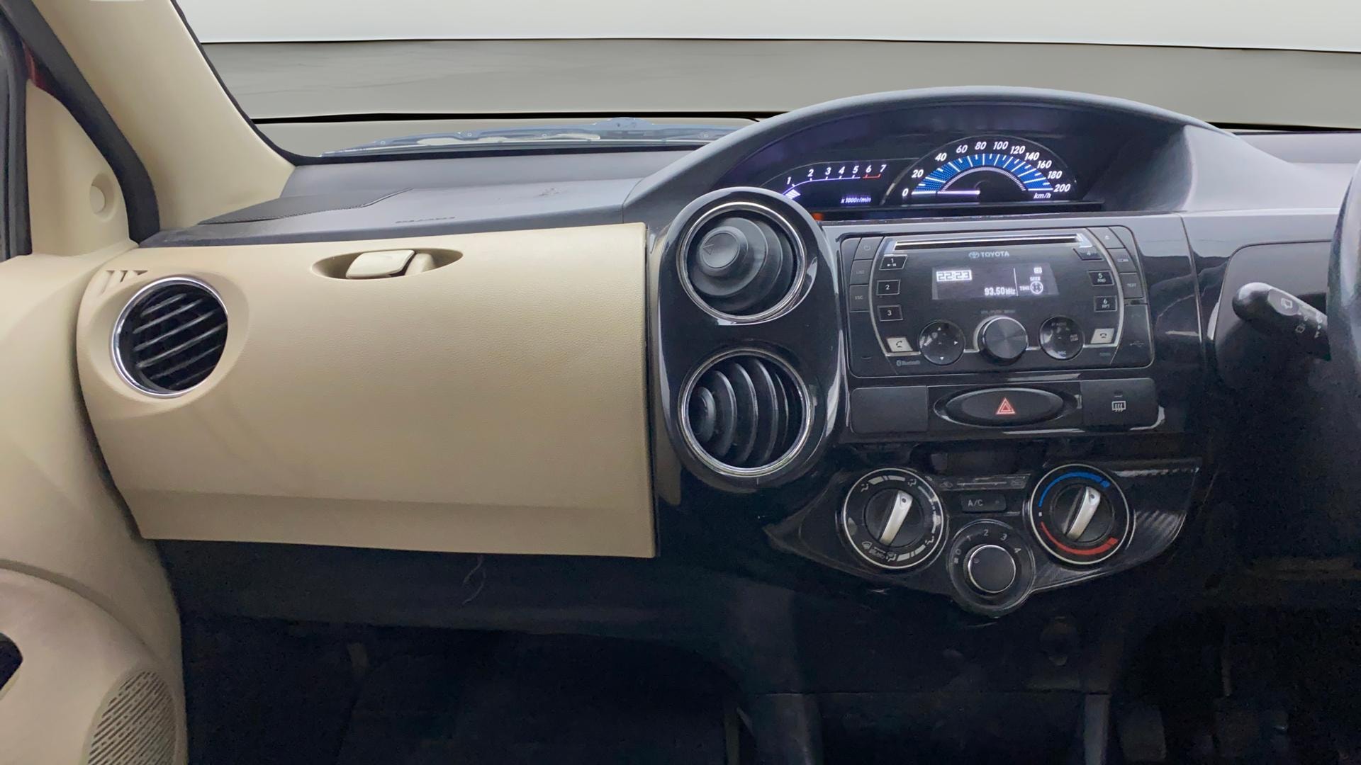 View 2017 Toyota Etios Liva VX Image 17 Used 2017 Toyota Etios Liva VX Image 17