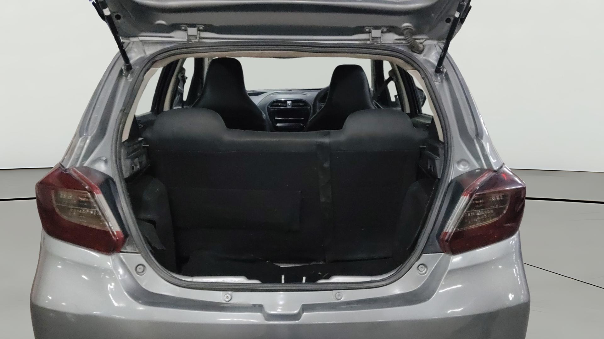 View 2018 Tata Tiago Revotorq XB Image 38 Used 2018 Tata Tiago Revotorq XB Image 38