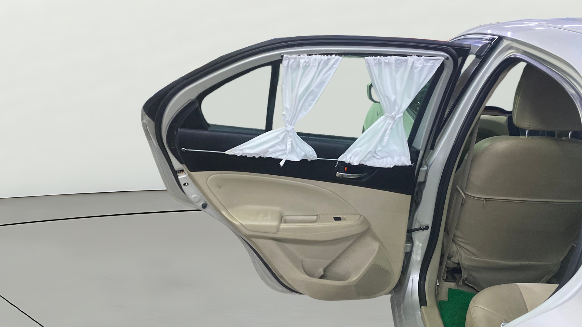 View 2019 Maruti Suzuki 1000 Base Variant Image 22 Used 2019 Maruti Suzuki 1000 Base Variant Image 22