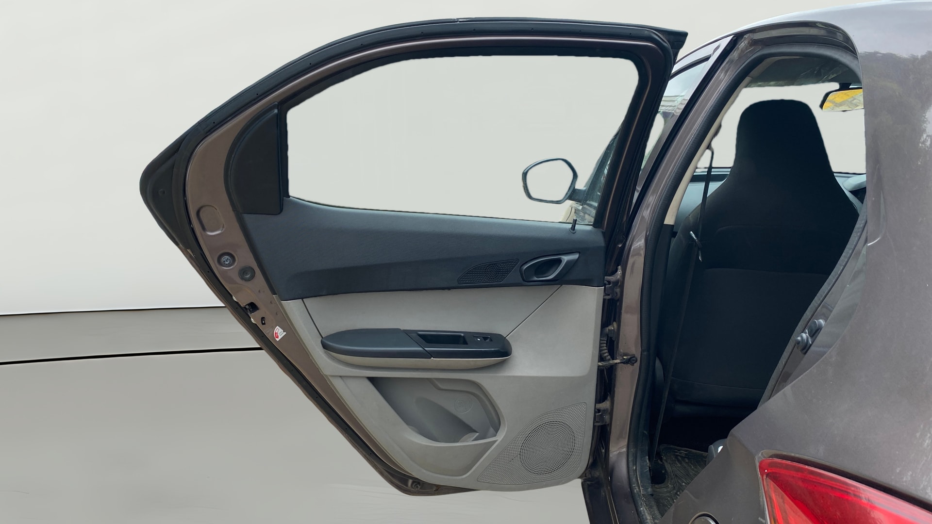 View 2017 Tata Tiago Revotorq XB Image 16 Used 2017 Tata Tiago Revotorq XB Image 16
