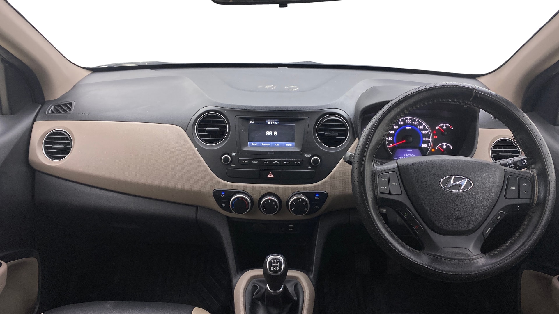 View 2017 Hyundai Grand i10 Sportz 1.2 Kappa Image 15 Used 2017 Hyundai Grand i10 Sportz 1.2 Kappa Image 15