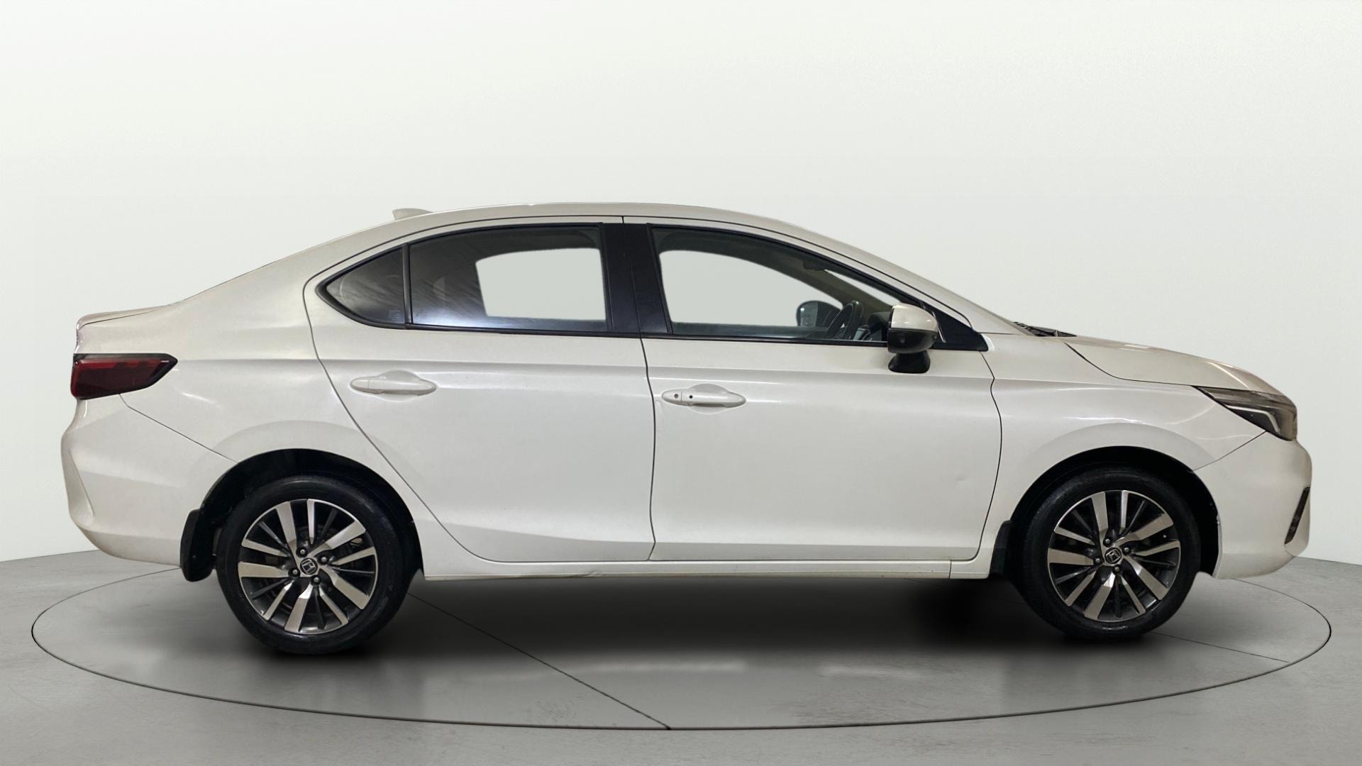 View 2021 Honda City ZX MT Diesel Anniversary Edition Image 9 Used 2021 Honda City ZX MT Diesel Anniversary Edition Image 9
