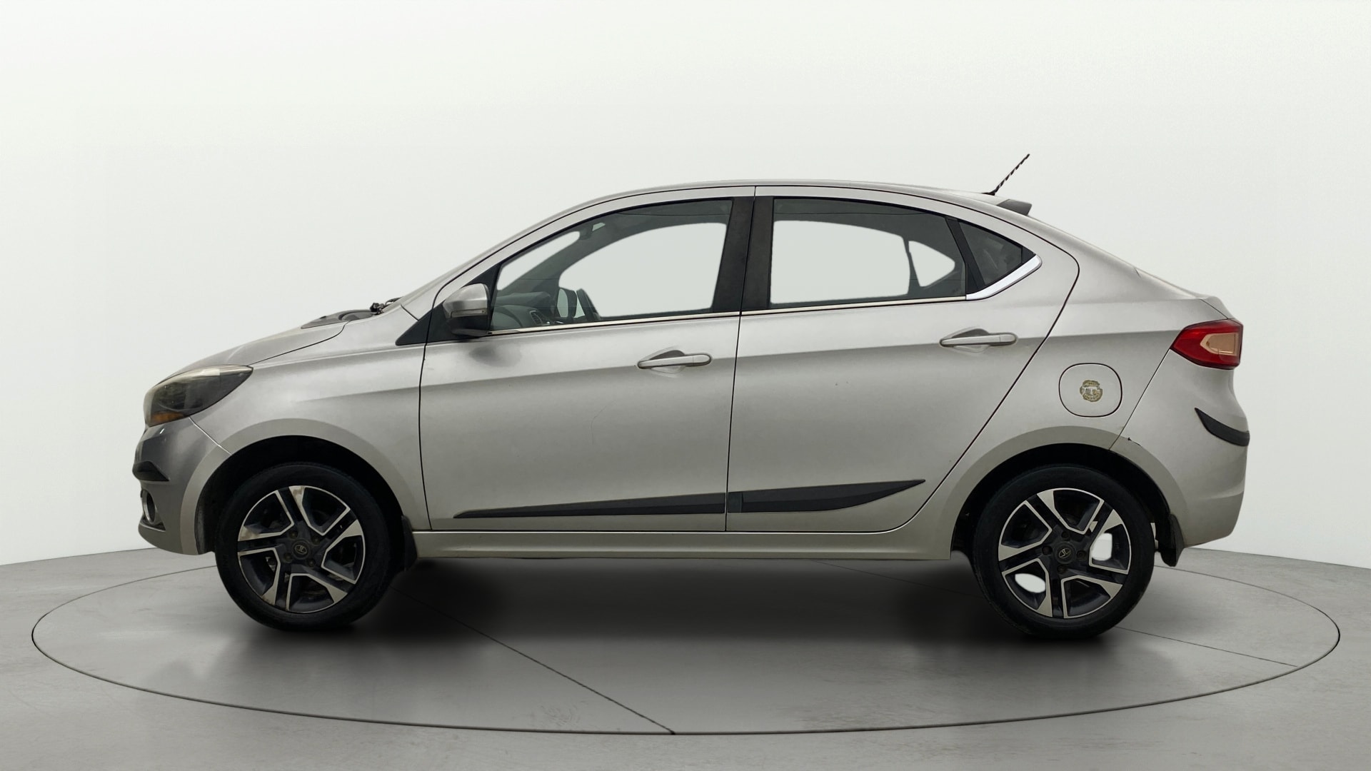 View 2018 Tata Tigor XZ (O) Petrol Image 5 Used 2018 Tata Tigor XZ (O) Petrol Image 5