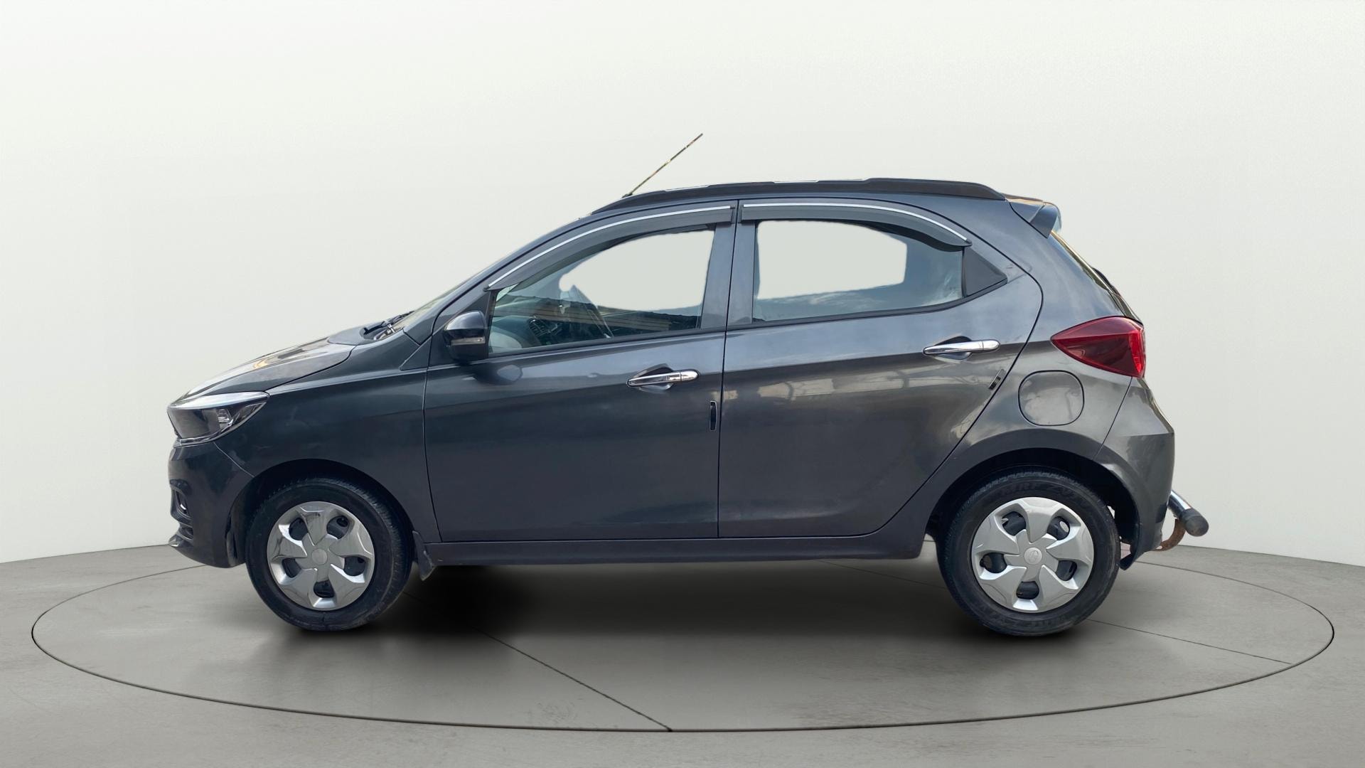 View 2024 Tata Tiago Revotorq XB Image 5 Used 2024 Tata Tiago Revotorq XB Image 5