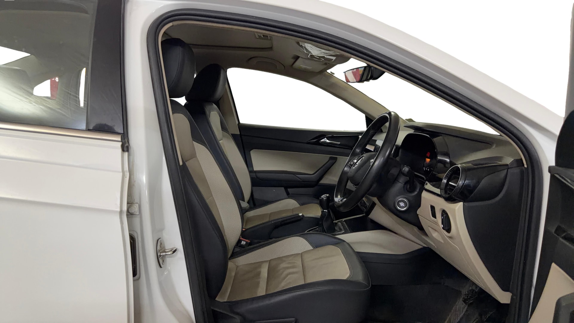 View 2022 Skoda Slavia Style 1.0 TSI MT Image 28 Used 2022 Skoda Slavia Style 1.0 TSI MT Image 28