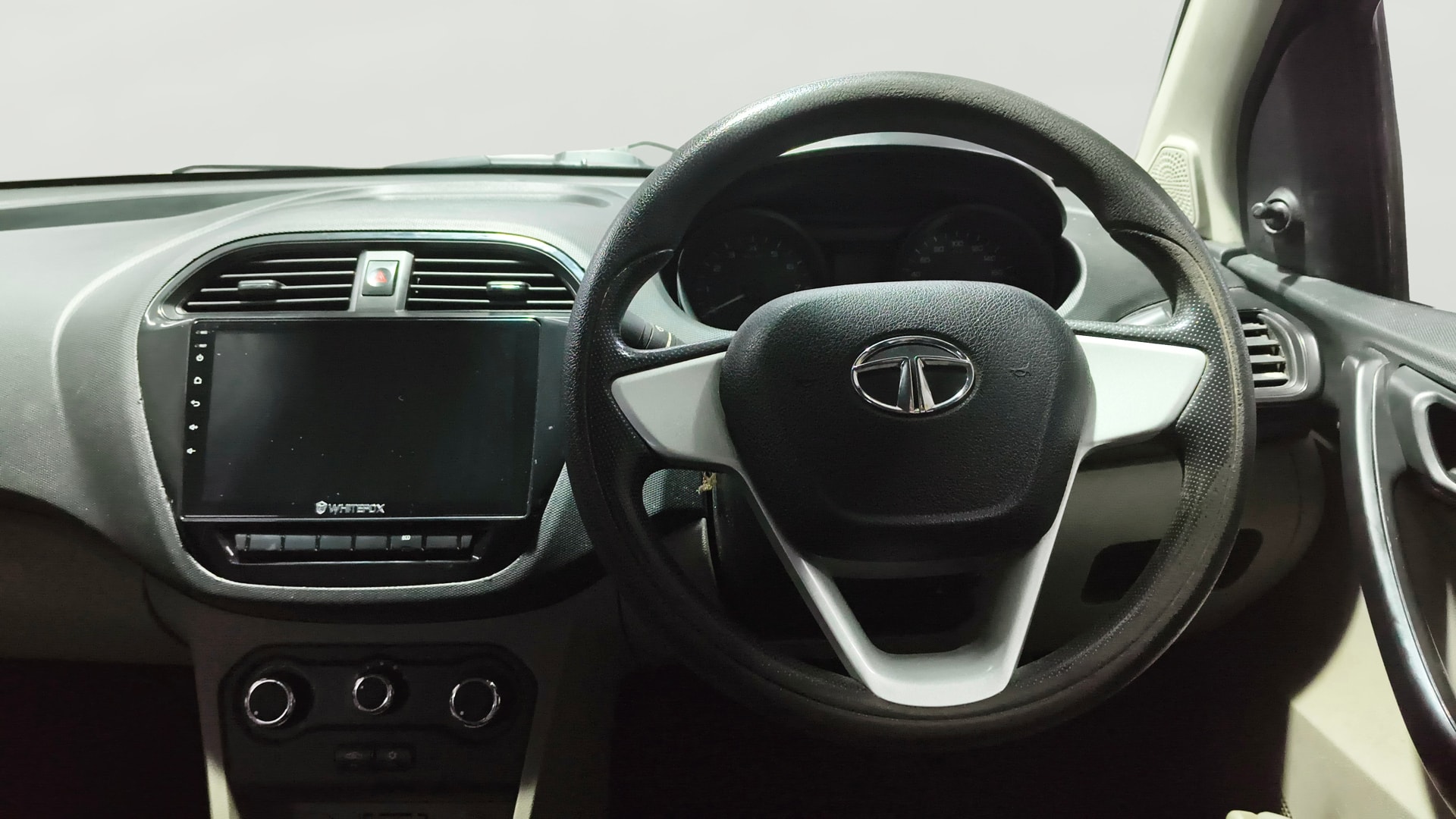 View 2018 Tata Tiago Revotorq XB Image 20 Used 2018 Tata Tiago Revotorq XB Image 20