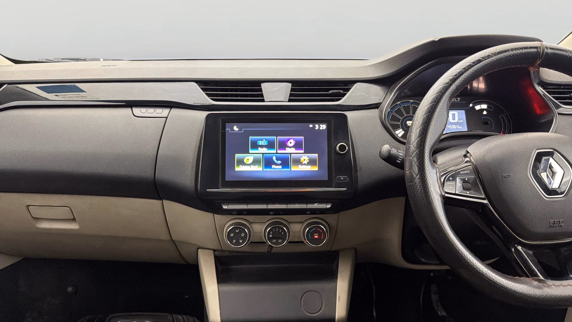 View 2023 Renault Triber RXT Image 18 Used 2023 Renault Triber RXT Image 18