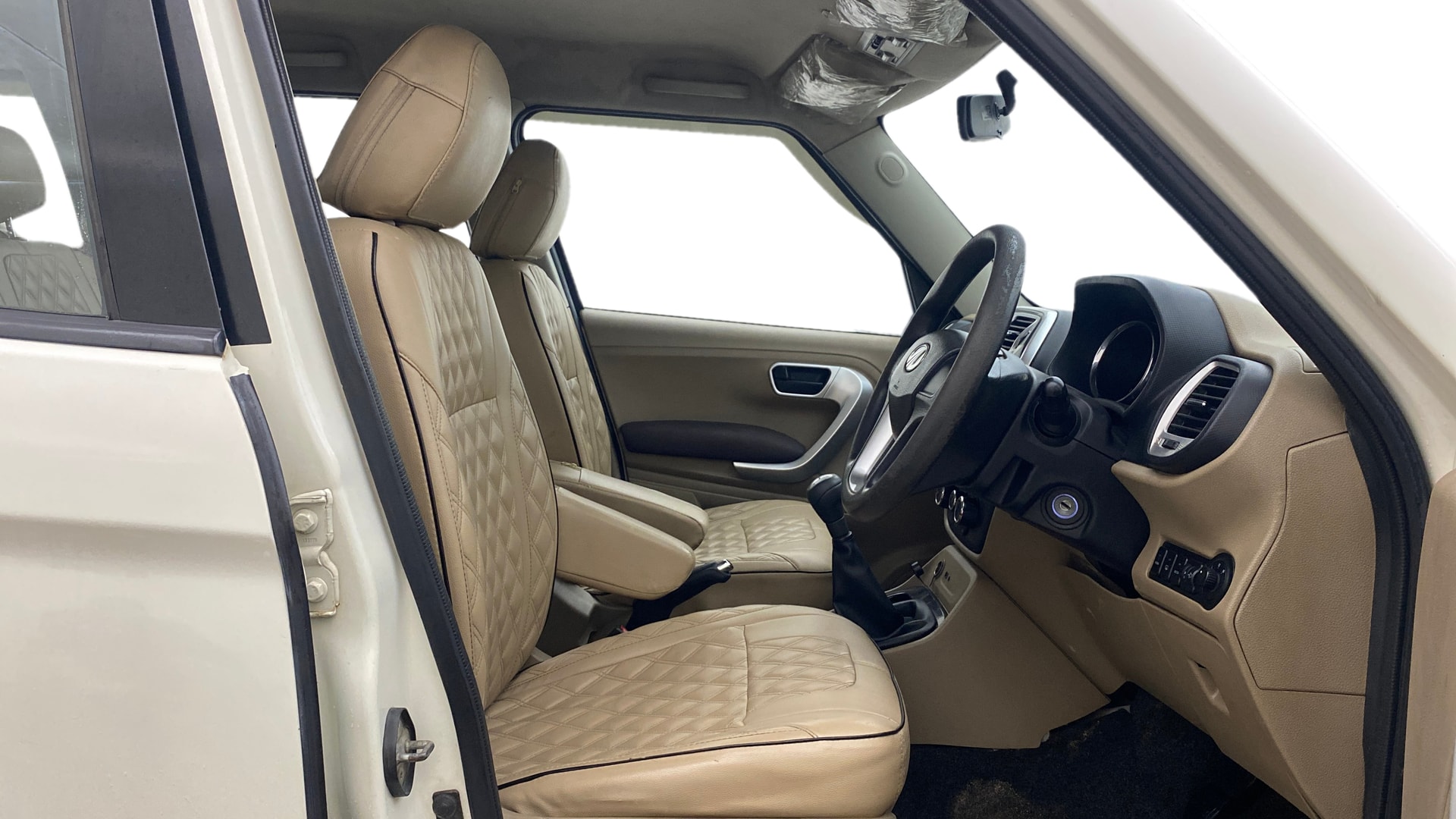 View 2017 Mahindra TUV300 T8 Image 26 Used 2017 Mahindra TUV300 T8 Image 26
