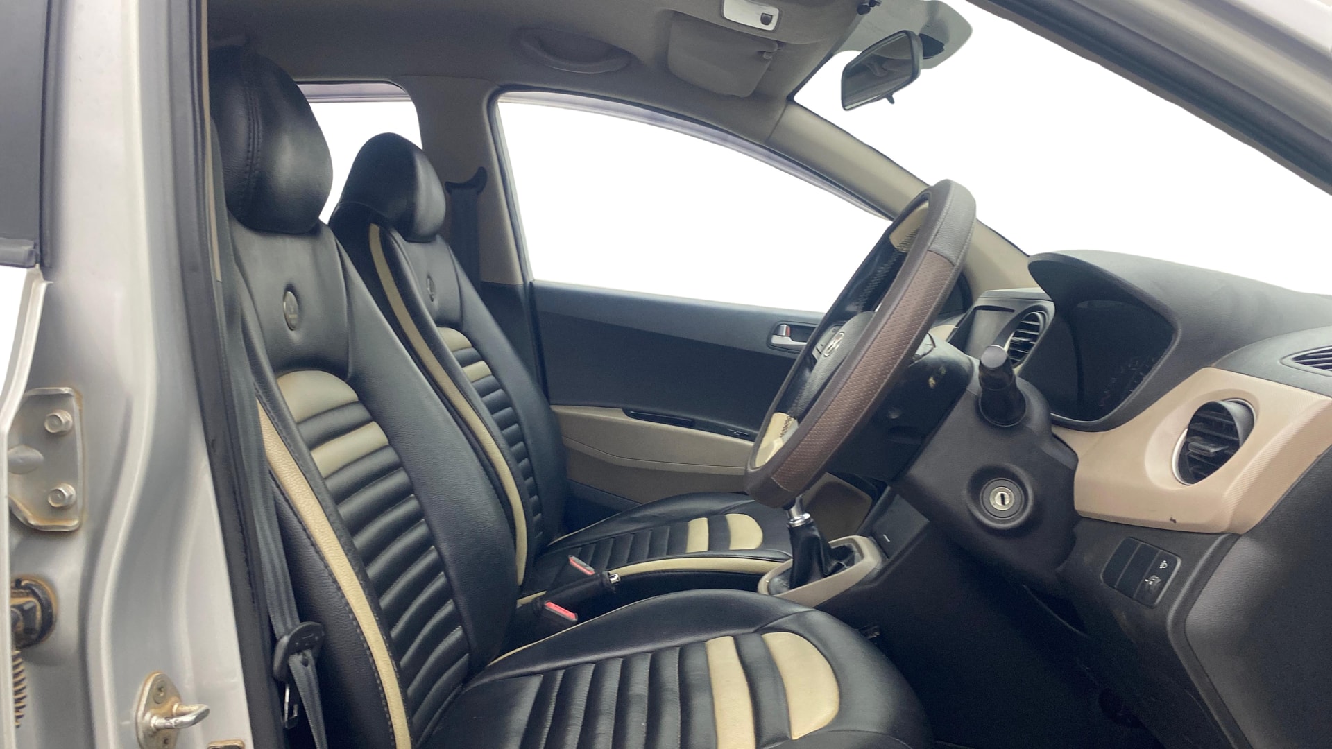 View 2014 Hyundai Xcent S Diesel (O) Image 17 Used 2014 Hyundai Xcent S Diesel (O) Image 17