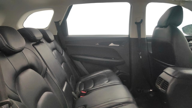 View MG Hector Image 37 Used MG Hector Image 37