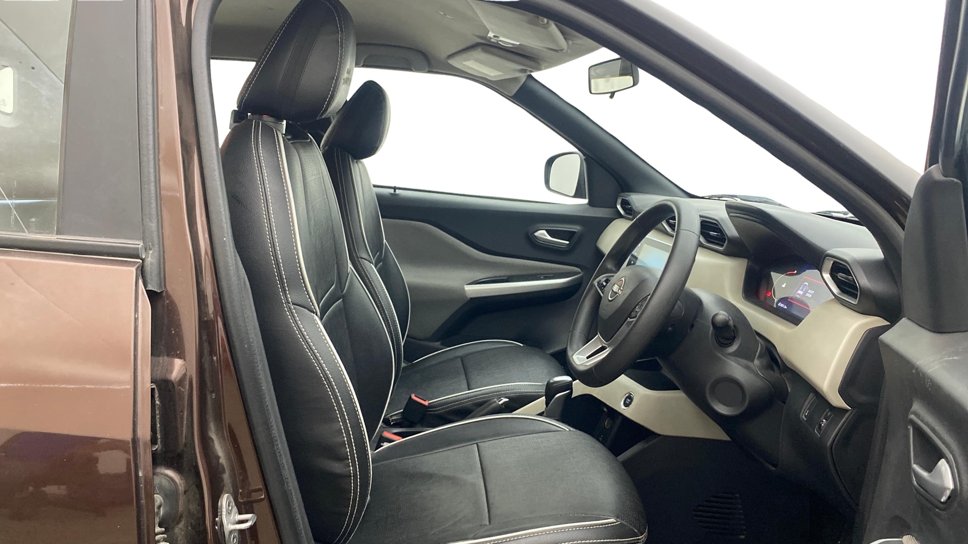 View 2022 Nissan Magnite Turbo XV Premium CVT Image 17 Used 2022 Nissan Magnite Turbo XV Premium CVT Image 17