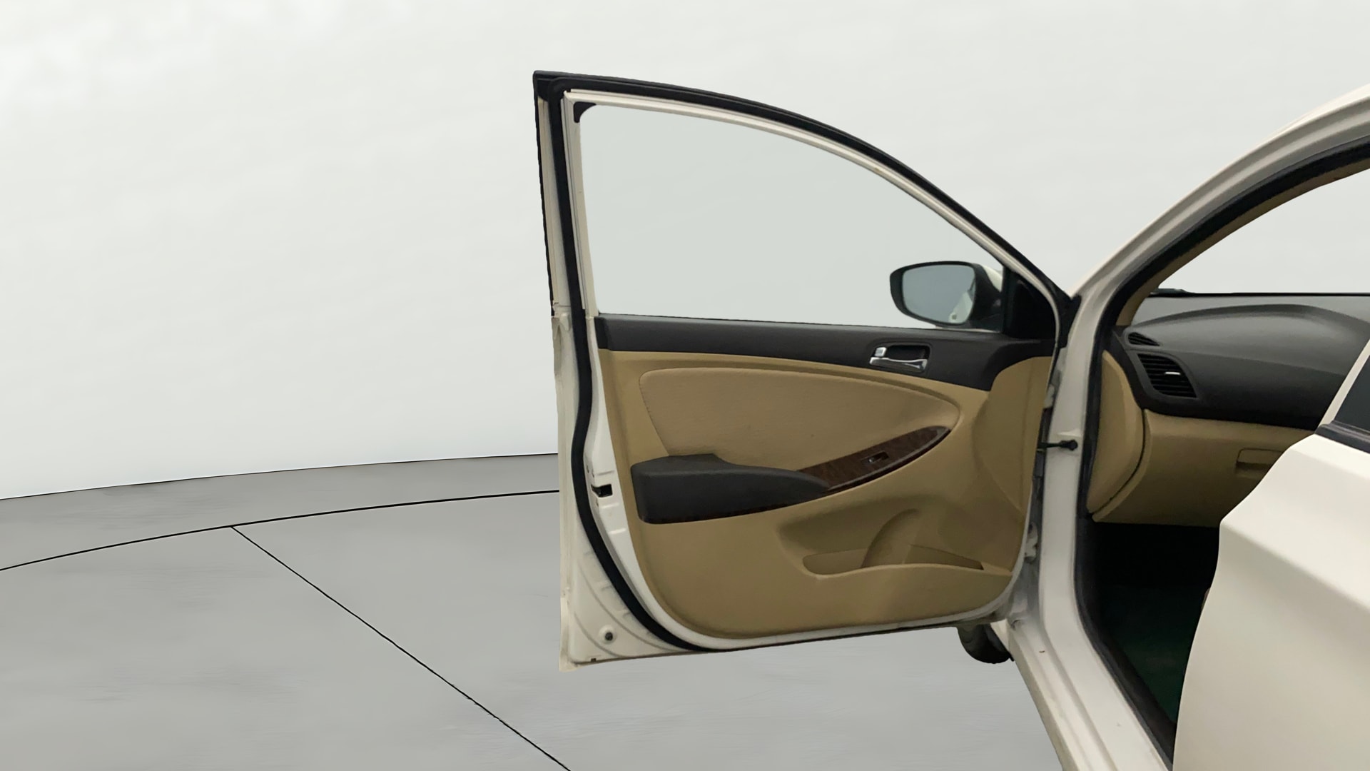 View 2014 Hyundai Fluidic Verna 1.6 VTVT SX Image 36 Used 2014 Hyundai Fluidic Verna 1.6 VTVT SX Image 36