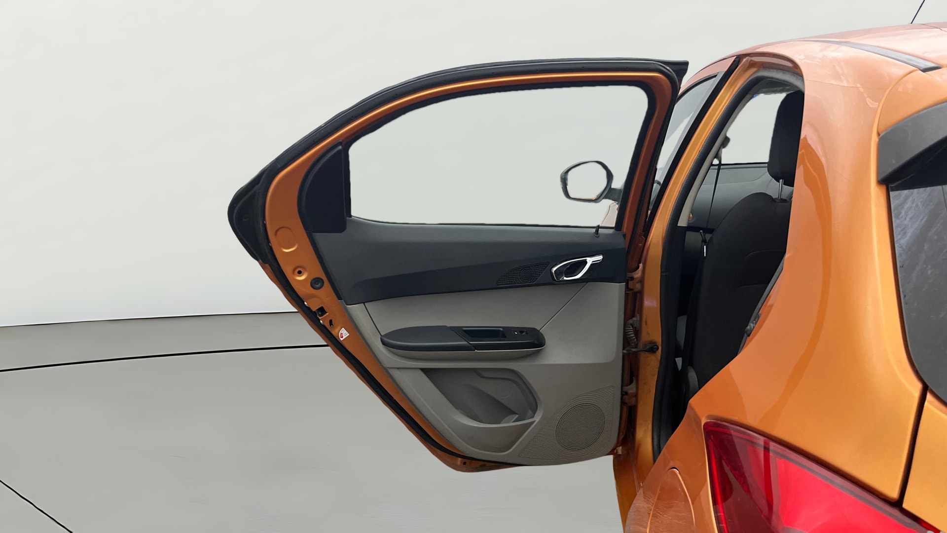 View 2017 Tata Tiago Revotorq XB Image 22 Used 2017 Tata Tiago Revotorq XB Image 22