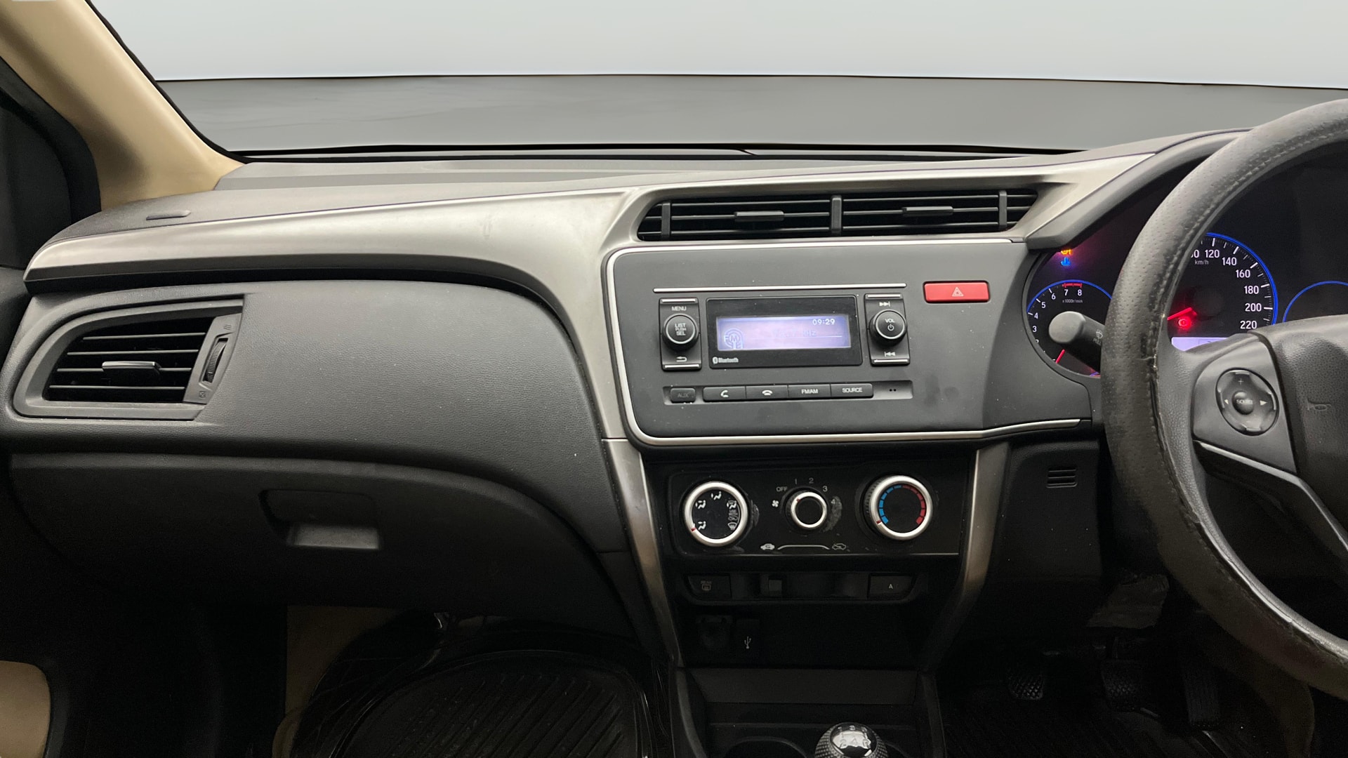View 2014 Honda City ZX MT Diesel Anniversary Edition Image 31 Used 2014 Honda City ZX MT Diesel Anniversary Edition Image 31