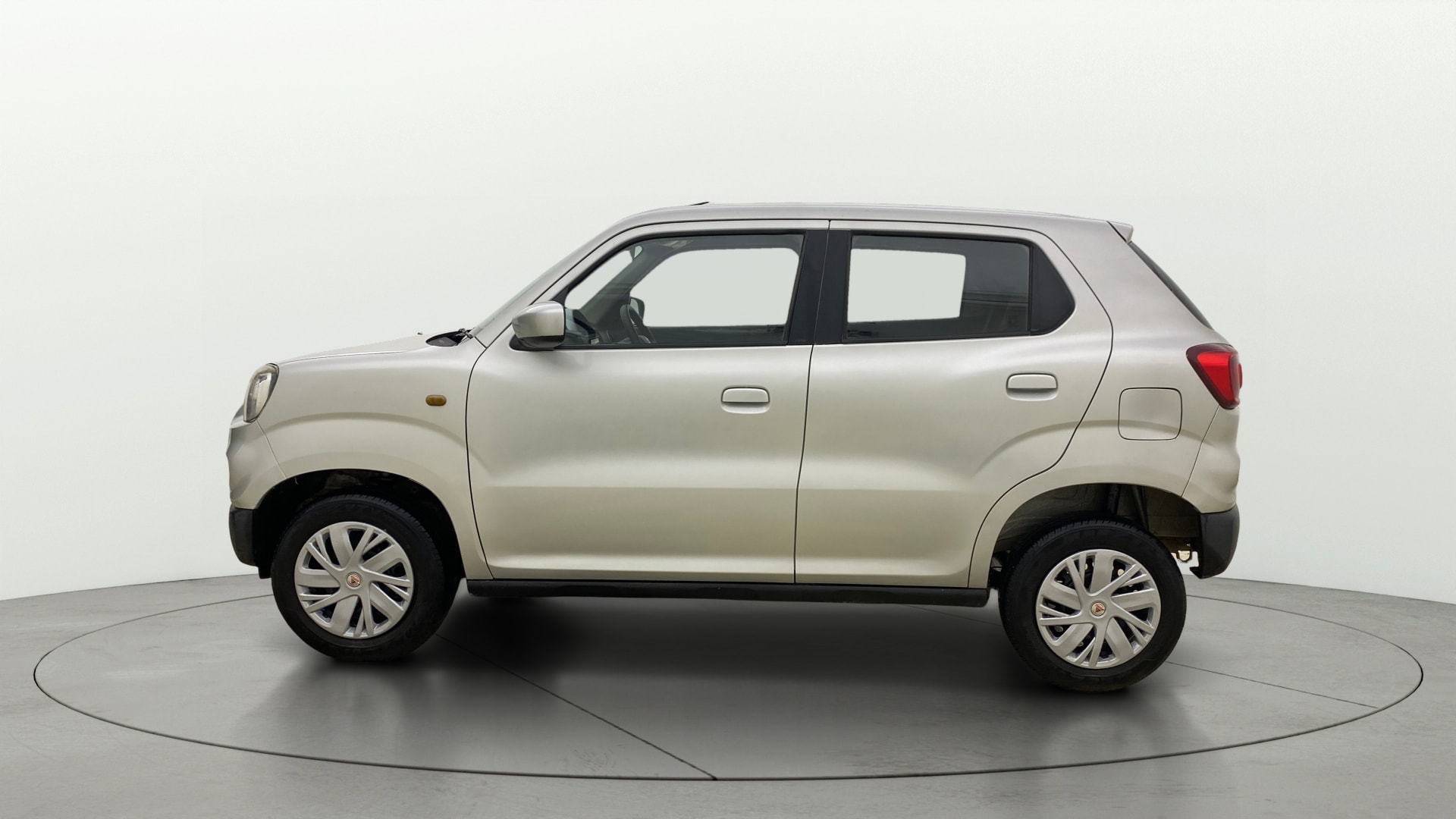 View 2020 Maruti Suzuki 1000 Base Variant Image 5 Used 2020 Maruti Suzuki 1000 Base Variant Image 5