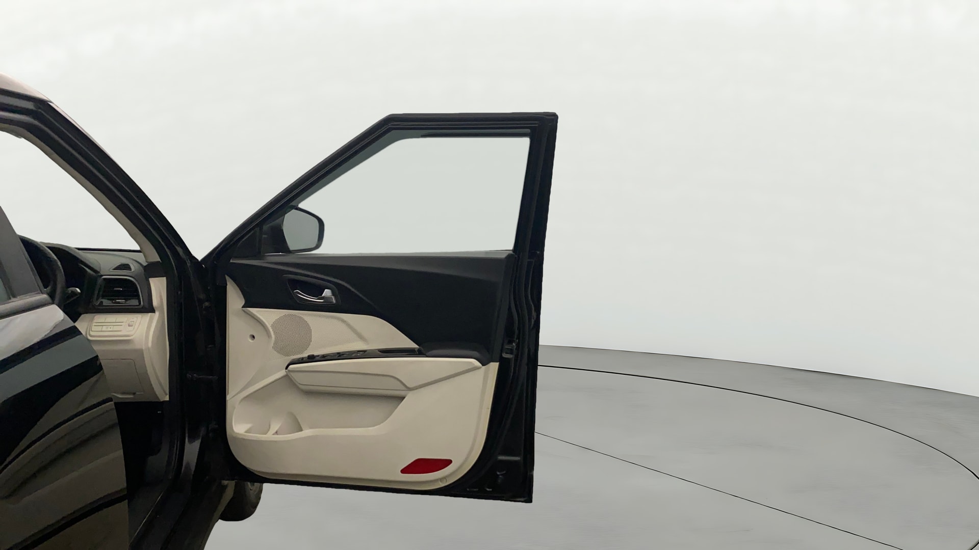 View 2025 Mahindra XUV 3XO AX5 1.5 Turbo Diesel Image 48 Used 2025 Mahindra XUV 3XO AX5 1.5 Turbo Diesel Image 48