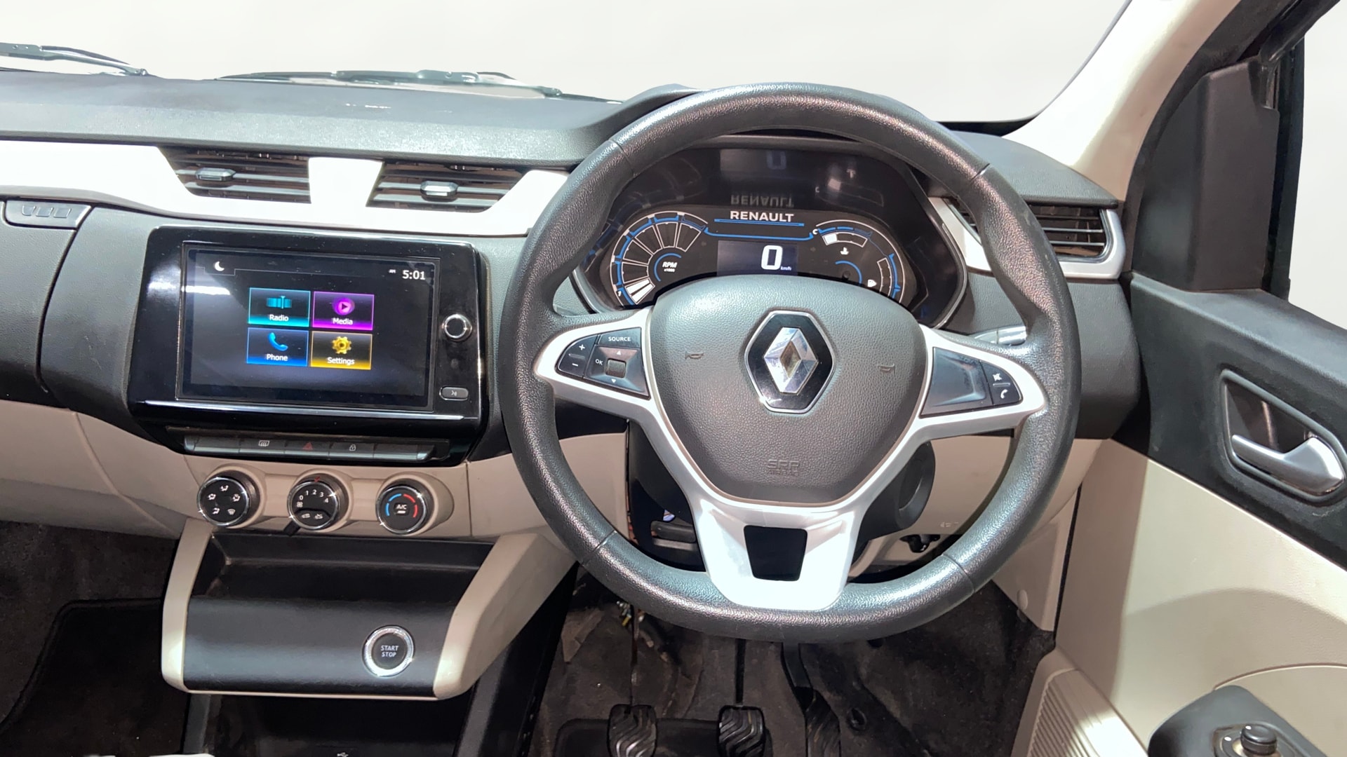 View 2022 Renault Triber RXZ Image 14 Used 2022 Renault Triber RXZ Image 14