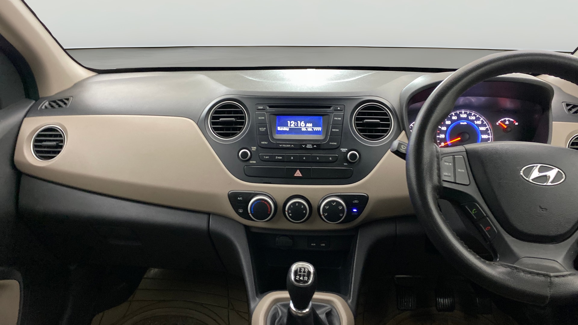 View 2015 Hyundai Grand i10 Sportz 1.2 Kappa Image 17 Used 2015 Hyundai Grand i10 Sportz 1.2 Kappa Image 17