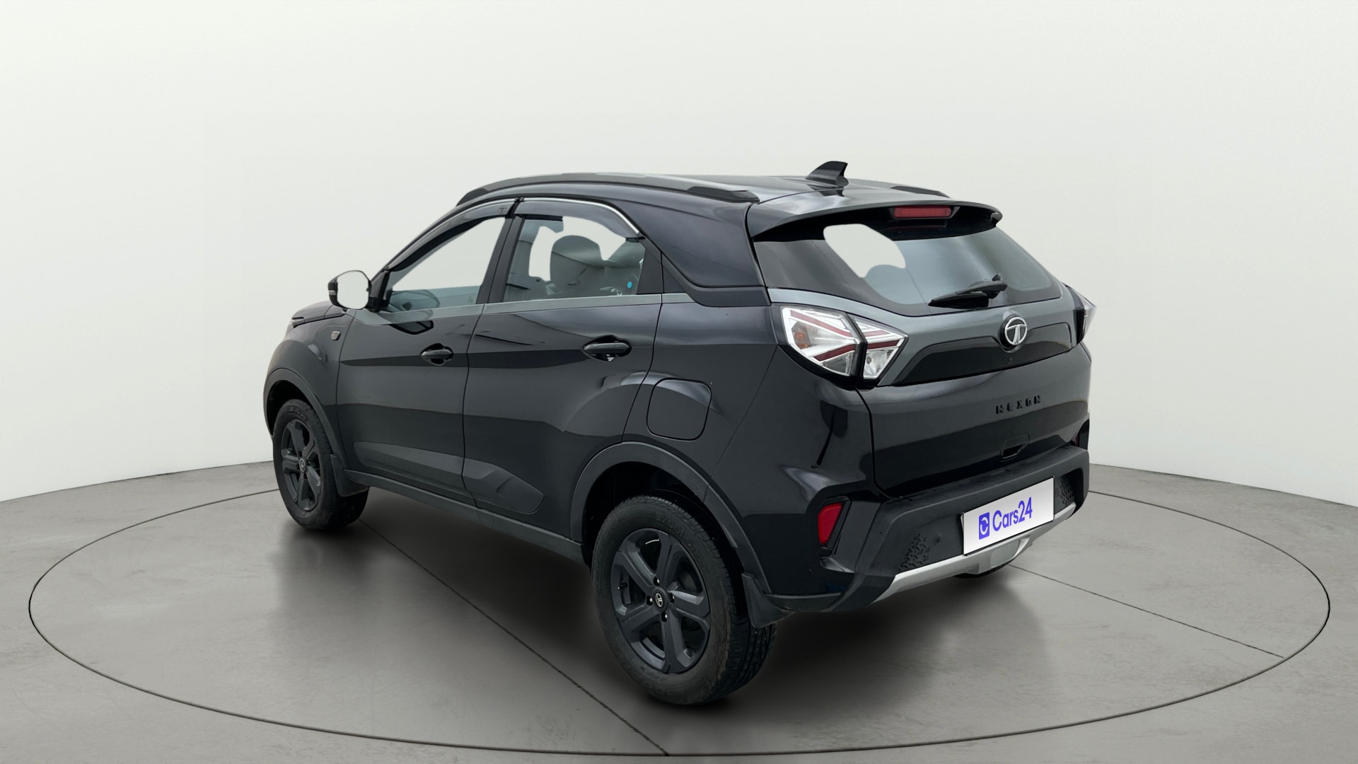 View 2022 Tata Nexon Revotron XE Image 2 Used 2022 Tata Nexon Revotron XE Image 2