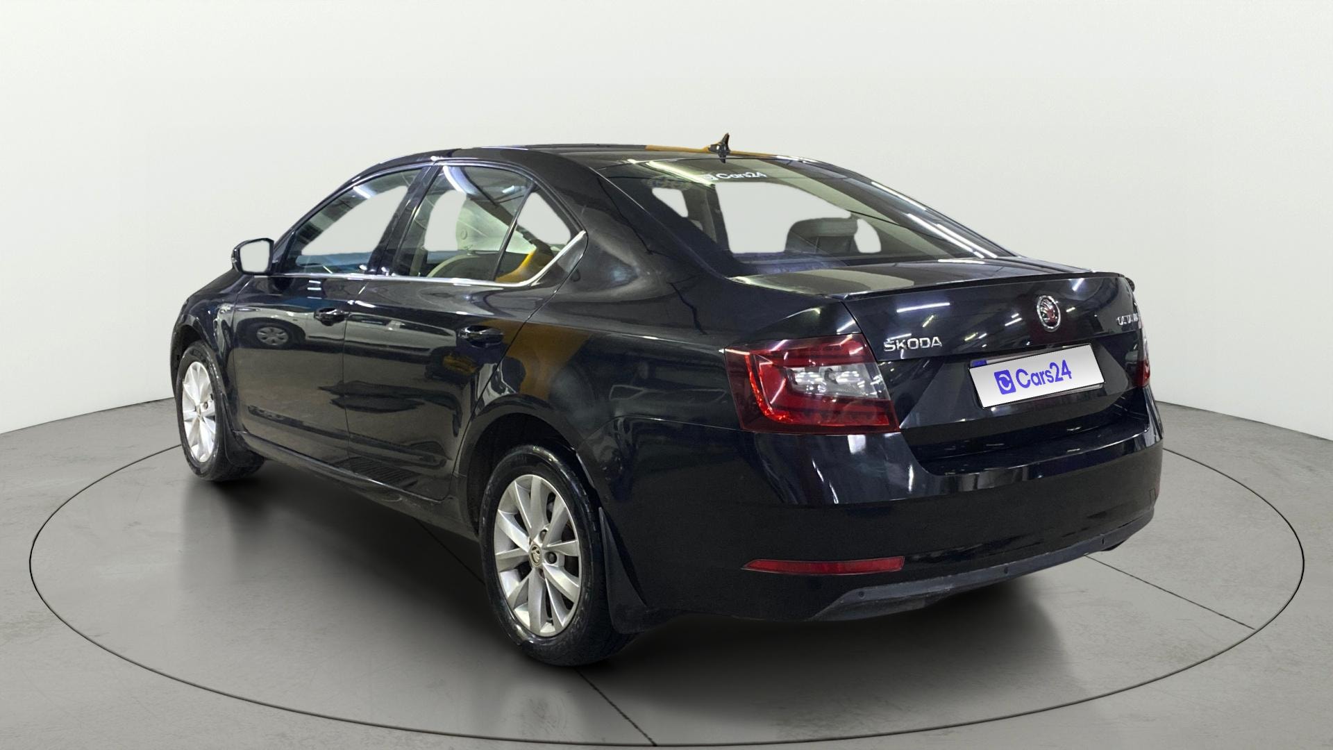 View 2019 Skoda Octavia 1.8 Style Plus TSI AT Image 2 Used 2019 Skoda Octavia 1.8 Style Plus TSI AT Image 2