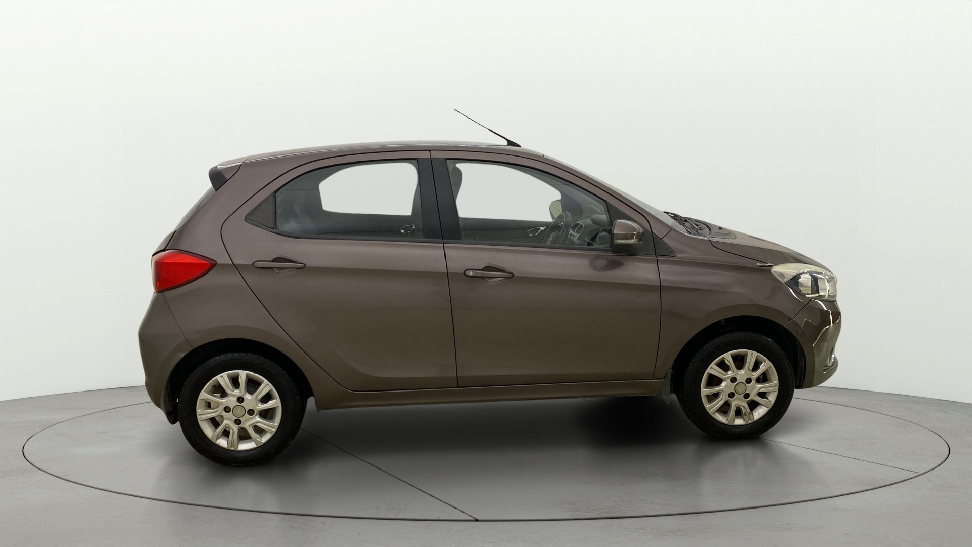 View 2017 Tata Tiago Revotorq XB Image 8 Used 2017 Tata Tiago Revotorq XB Image 8