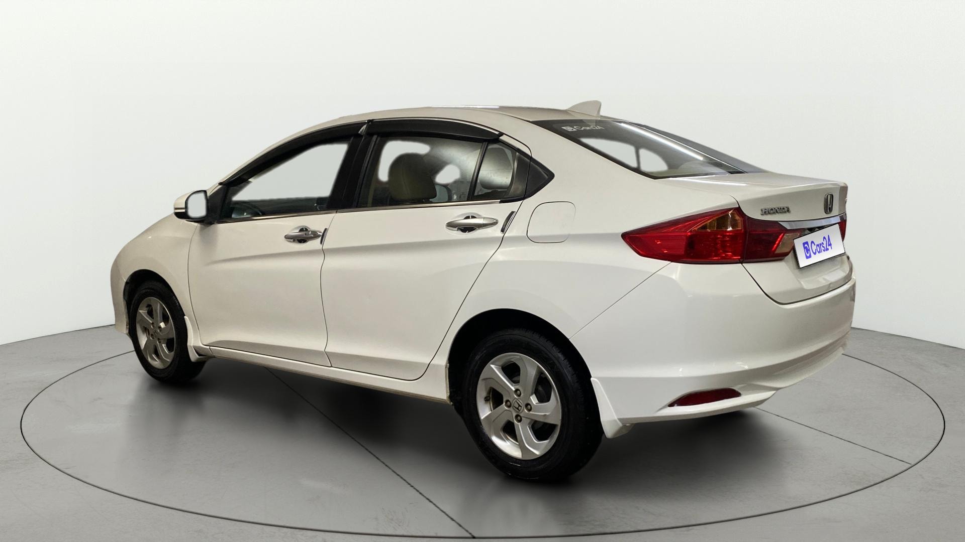 View 2015 Honda City ZX MT Diesel Anniversary Edition Image 2 Used 2015 Honda City ZX MT Diesel Anniversary Edition Image 2