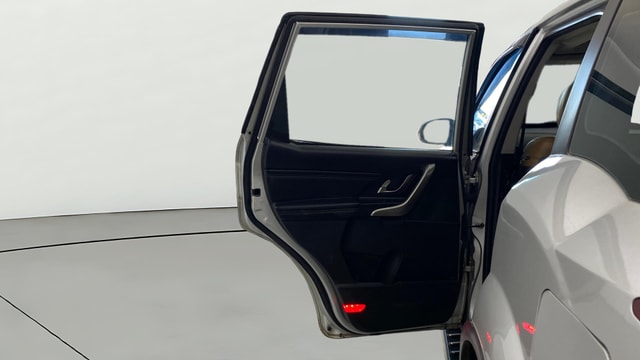 View Mahindra XUV500 Image 16 Used Mahindra XUV500 Image 16