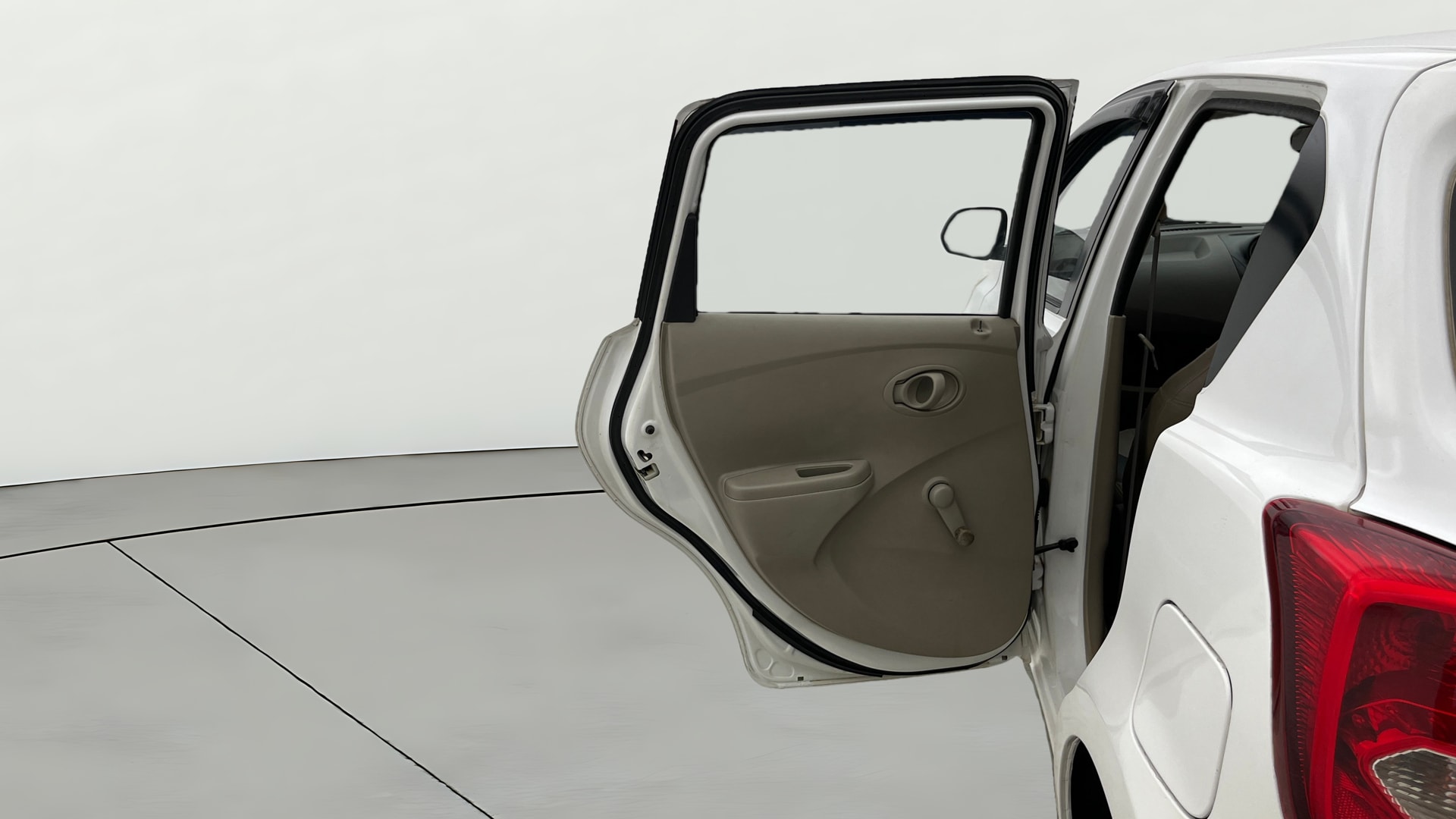 View 2015 Datsun Go T Image 22 Used 2015 Datsun Go T Image 22