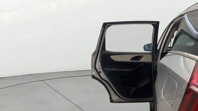 View Mahindra XUV700 Image 22 Used Mahindra XUV700 Image 22