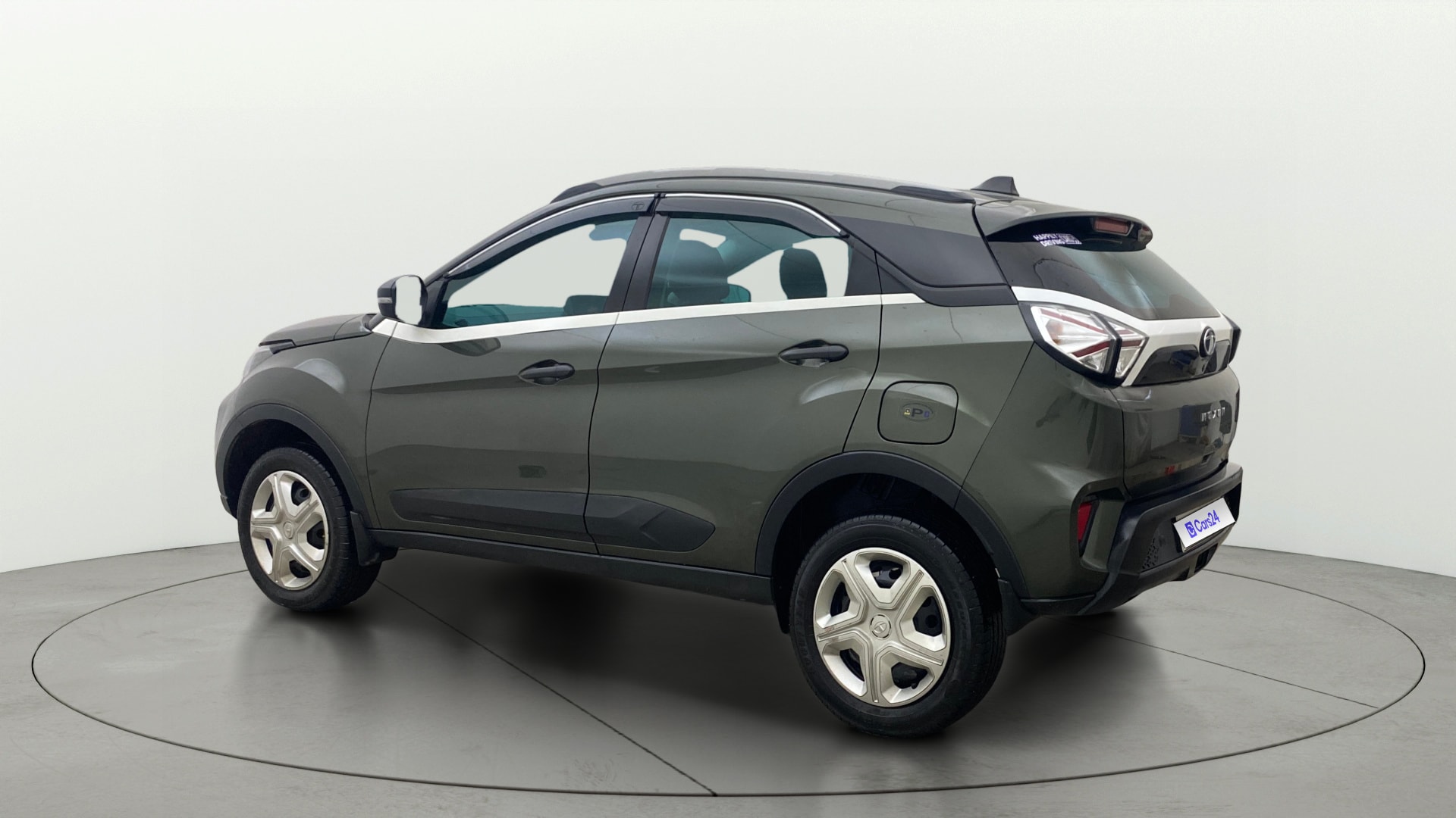 View 2022 Tata Nexon Revotron XE Image 2 Used 2022 Tata Nexon Revotron XE Image 2