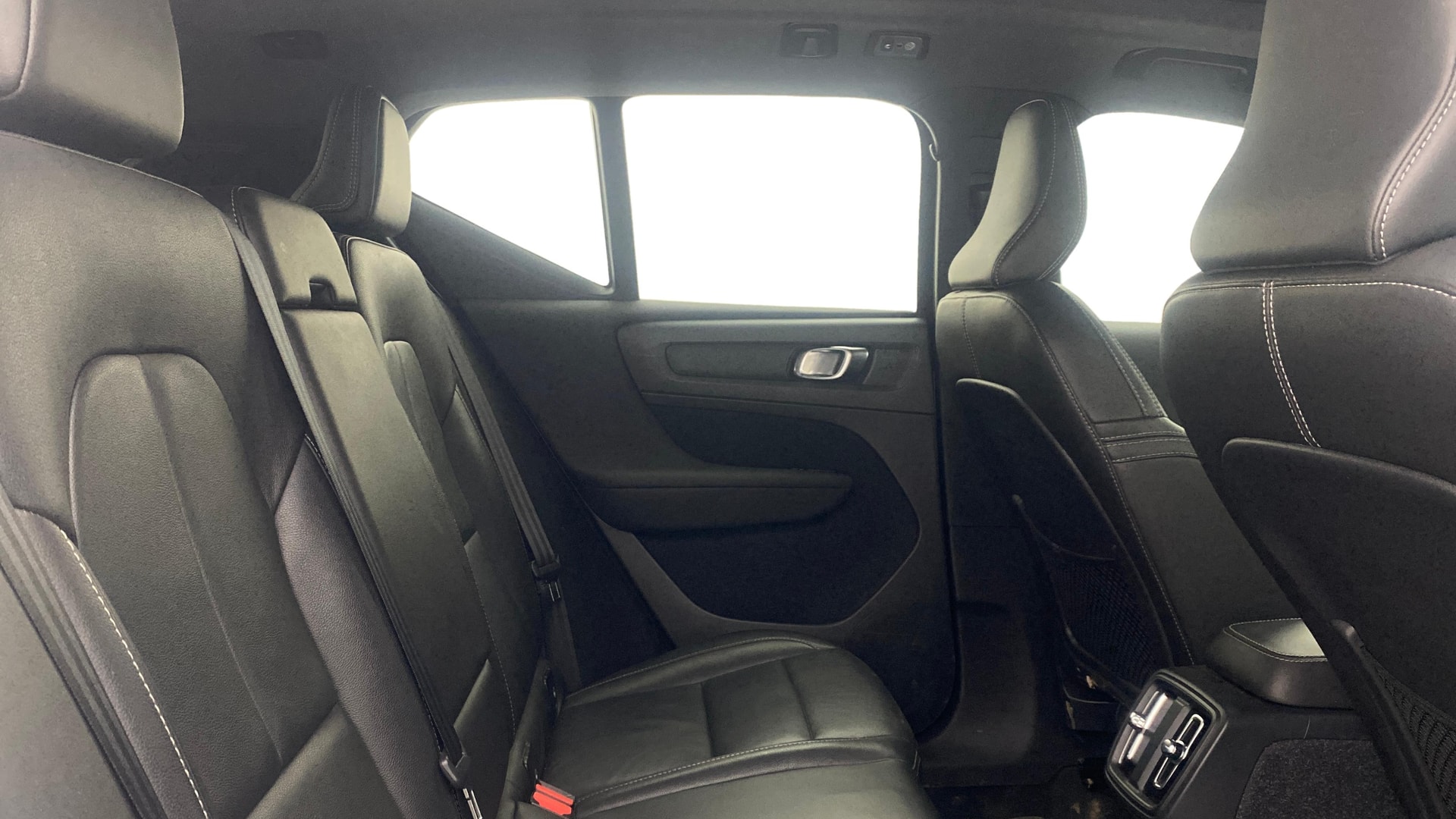 View 2020 Volvo XC40 D4 R-Design Image 37 Used 2020 Volvo XC40 D4 R-Design Image 37