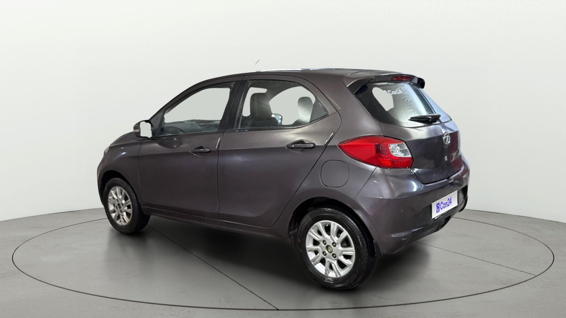 View 2017 Tata Tiago Revotorq XB Image 2 Used 2017 Tata Tiago Revotorq XB Image 2