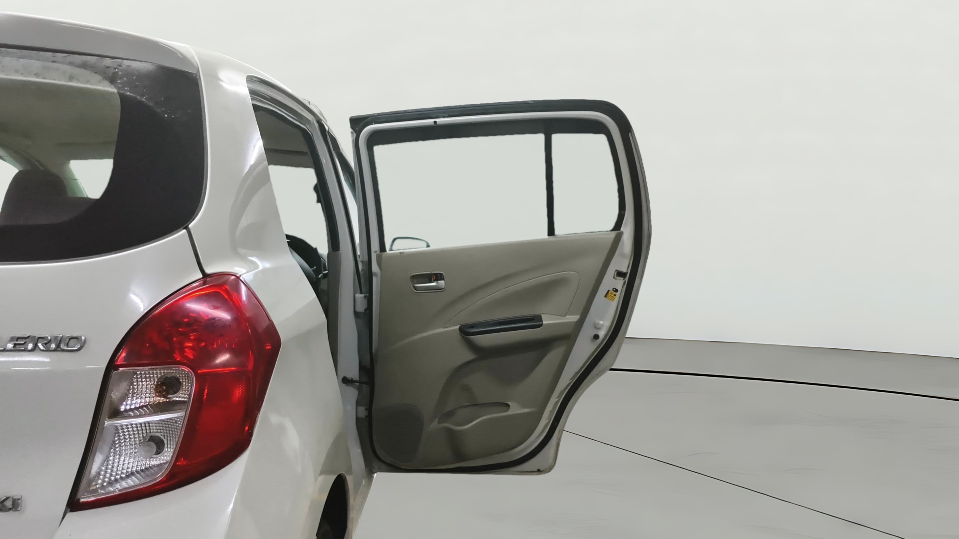 View 2017 Maruti Suzuki 1000 Base Variant Image 7 Used 2017 Maruti Suzuki 1000 Base Variant Image 7