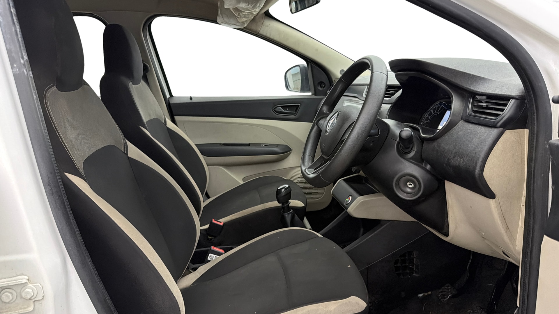 View 2025 Renault Triber RXE Image 27 Used 2025 Renault Triber RXE Image 27