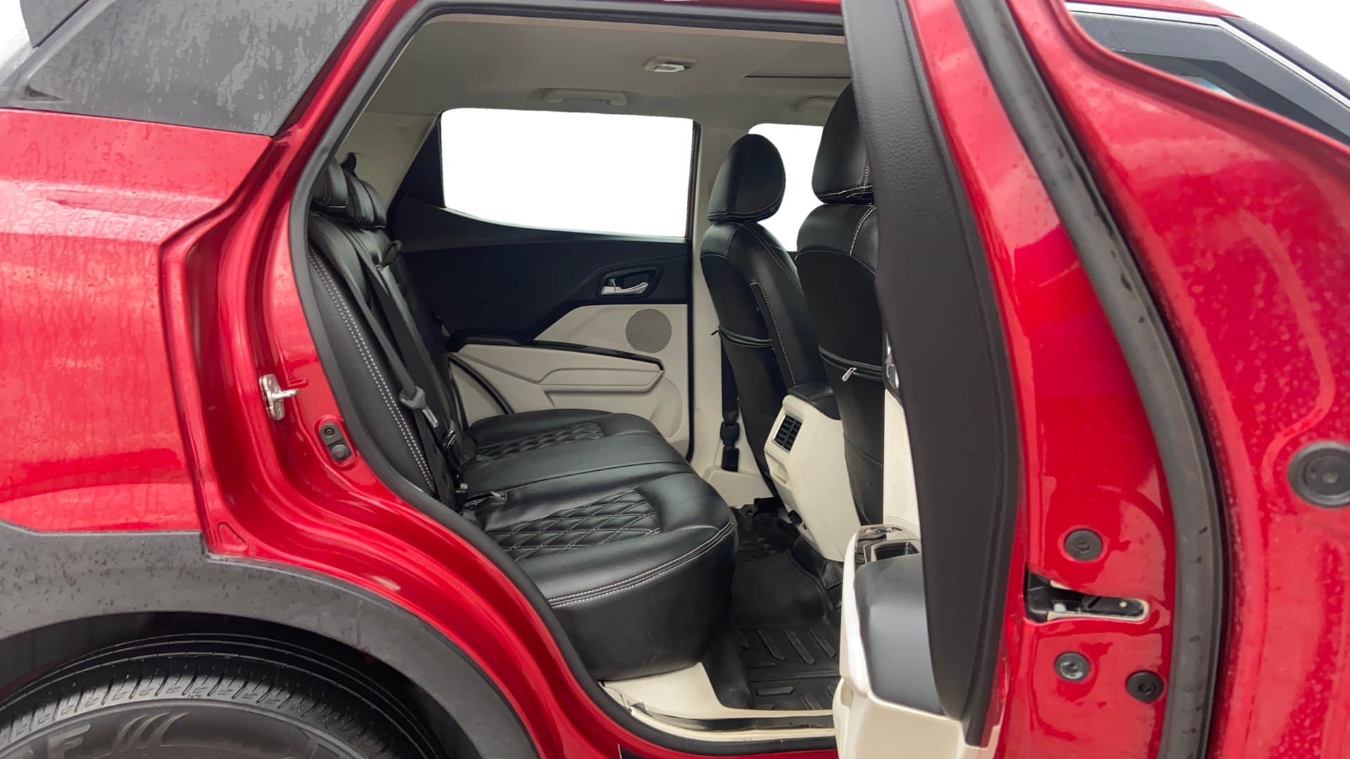 View 2024 Mahindra XUV 3XO AX5L 1.2 TGDi AT Image 37 Used 2024 Mahindra XUV 3XO AX5L 1.2 TGDi AT Image 37