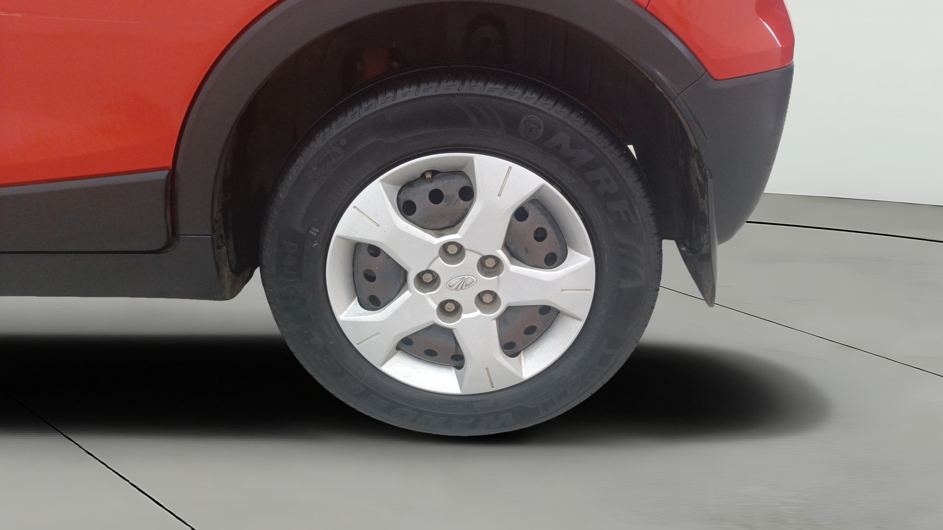 View 2019 Mahindra XUV300 W4 Petrol BS IV Image 11 Used 2019 Mahindra XUV300 W4 Petrol BS IV Image 11