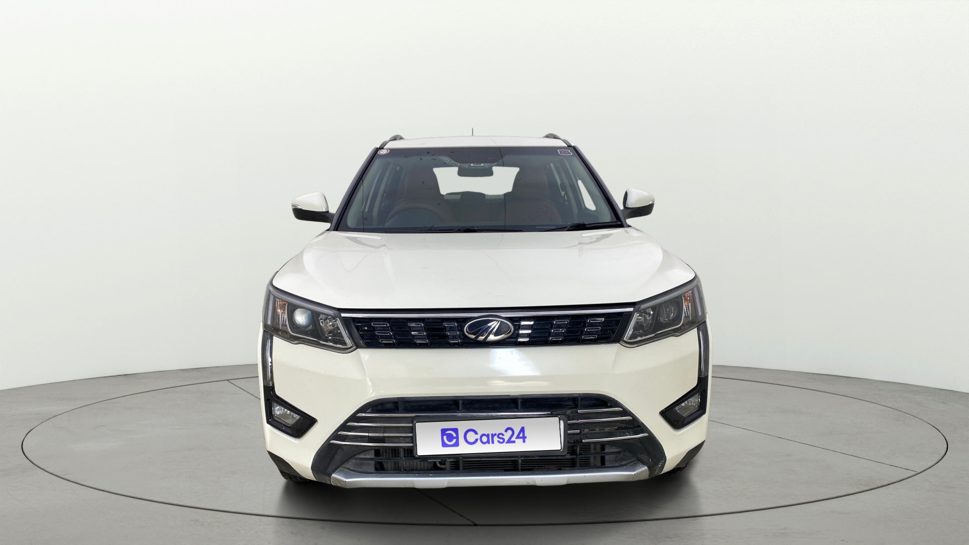 View 2021 Mahindra XUV300 W4 Petrol BS IV Image 1 Used 2021 Mahindra XUV300 W4 Petrol BS IV Image 1