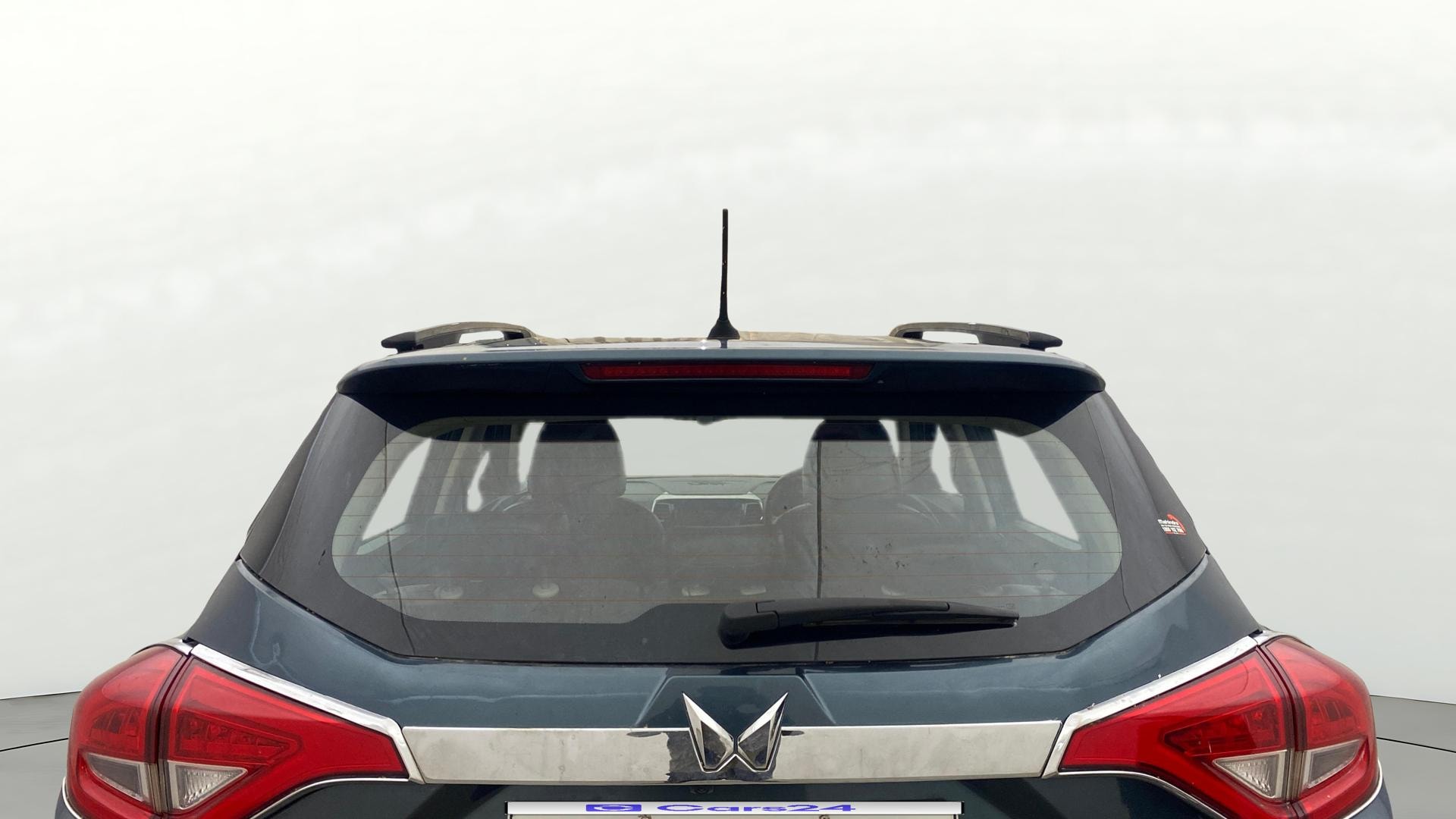 View 2022 Mahindra XUV300 W4 Petrol BS IV Image 4 Used 2022 Mahindra XUV300 W4 Petrol BS IV Image 4