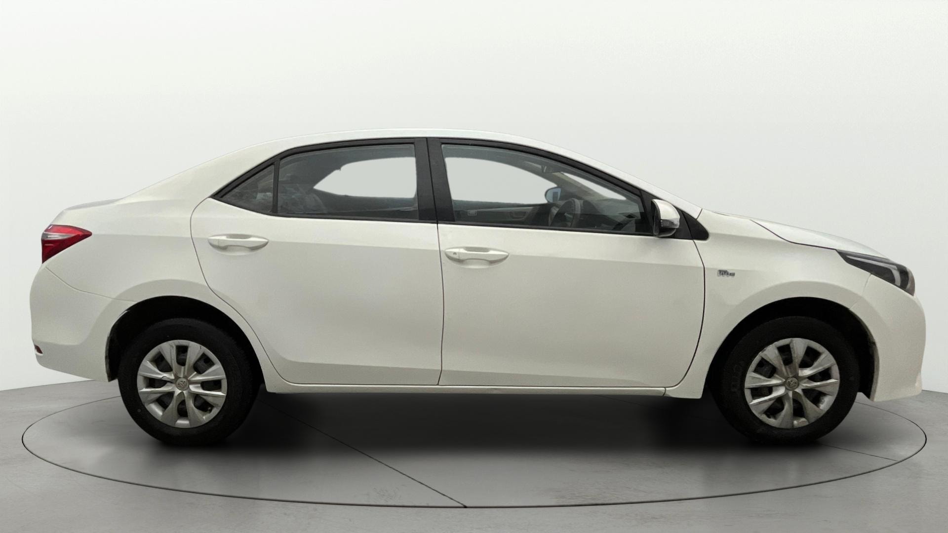 View 2014 Toyota Corolla Altis 1.8 G CVT Image 8 Used 2014 Toyota Corolla Altis 1.8 G CVT Image 8