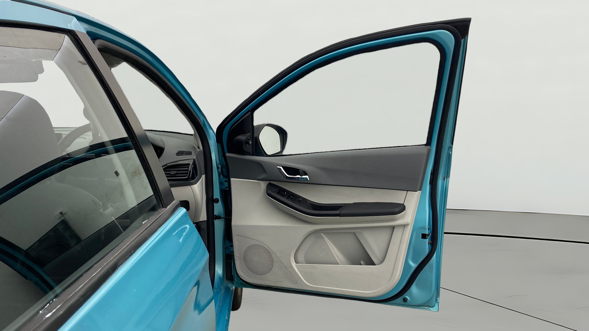 View 2025 Tata Tiago Revotorq XB Image 46 Used 2025 Tata Tiago Revotorq XB Image 46