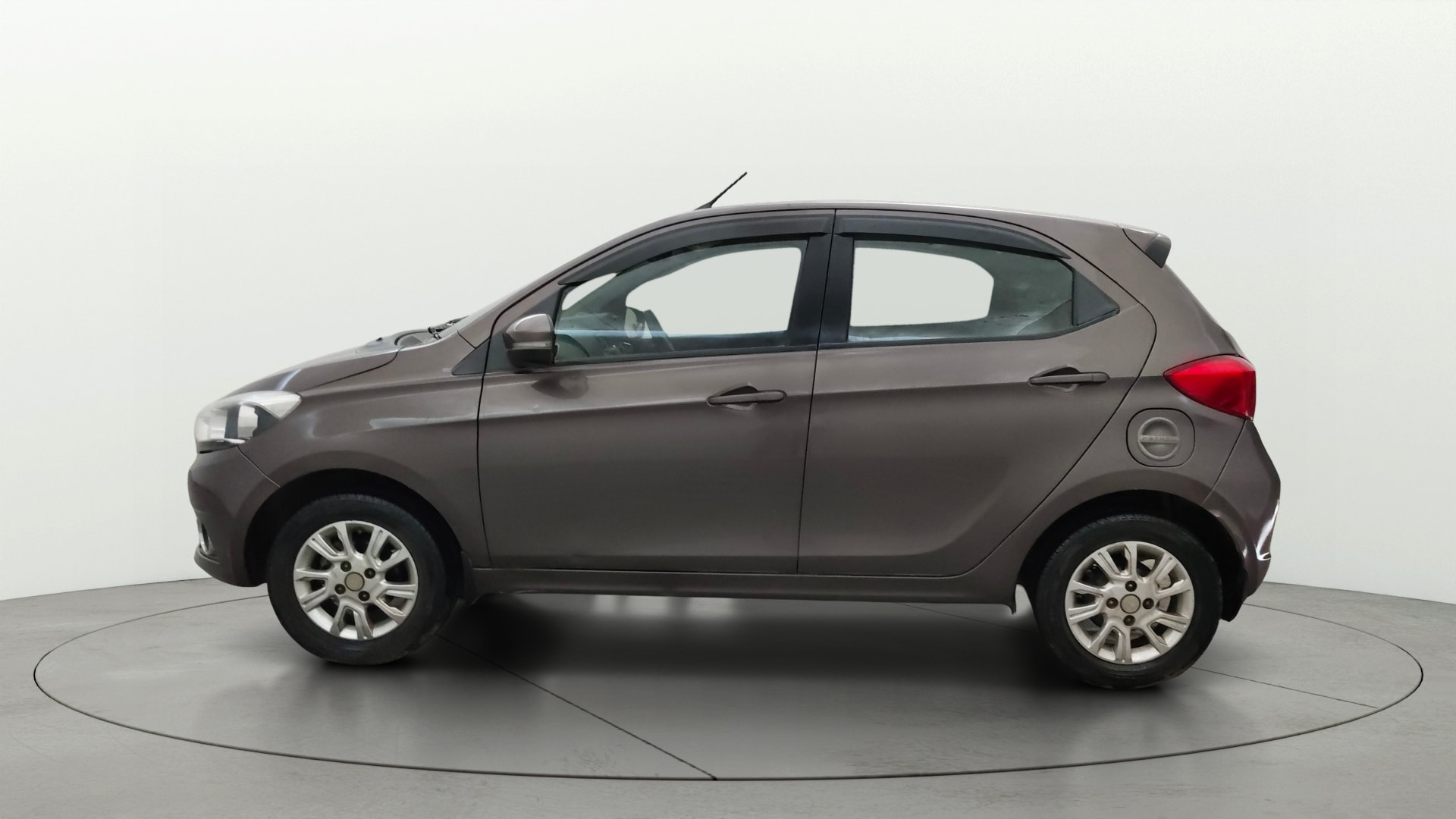 View 2018 Tata Tiago Revotorq XB Image 5 Used 2018 Tata Tiago Revotorq XB Image 5