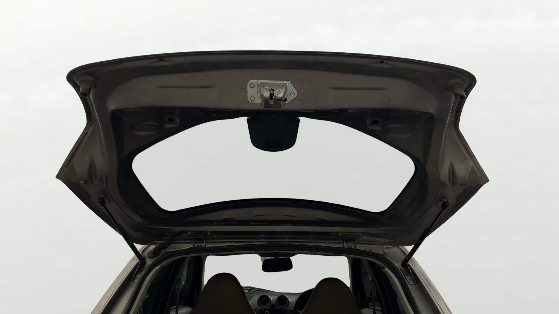 View 2016 Datsun Go T Image 16 Used 2016 Datsun Go T Image 16