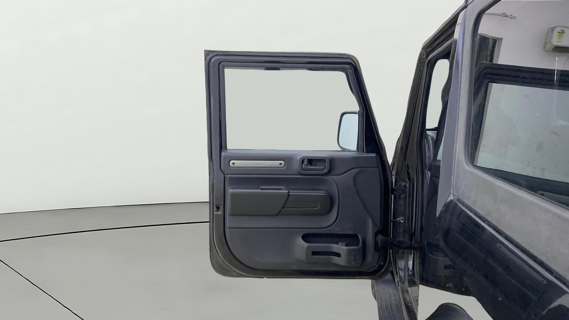 View 2024 Mahindra Thar AX Standard Manual Soft Top 6 Seater Image 30 Used 2024 Mahindra Thar AX Standard Manual Soft Top 6 Seater Image 30
