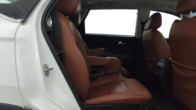 View MG Hector Plus Image 38 Used MG Hector Plus Image 38