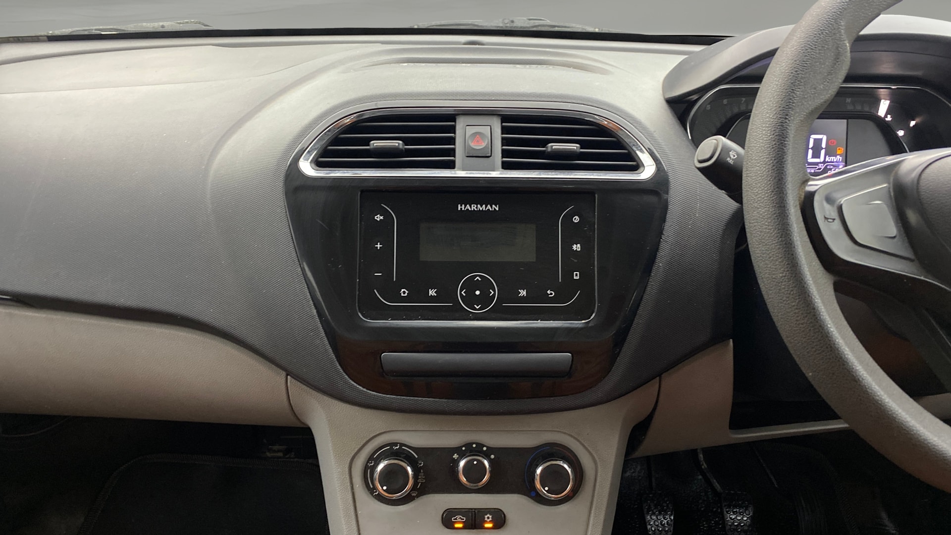 View 2020 Tata Tiago Revotorq XB Image 17 Used 2020 Tata Tiago Revotorq XB Image 17
